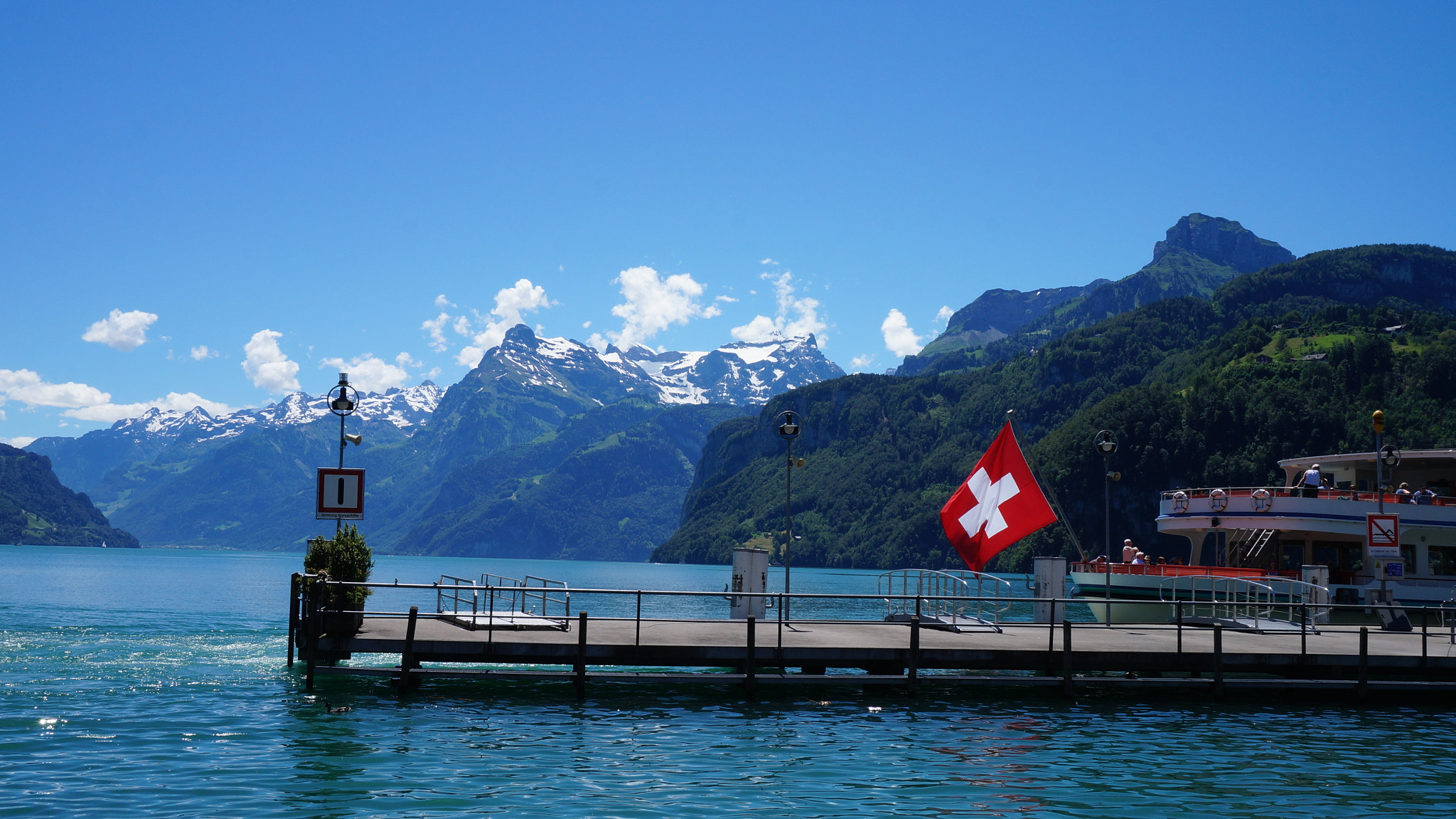 Sony Alpha NEX-3N + Sony E 18-50mm F4-5.6 sample photo. Brunnen boat photography