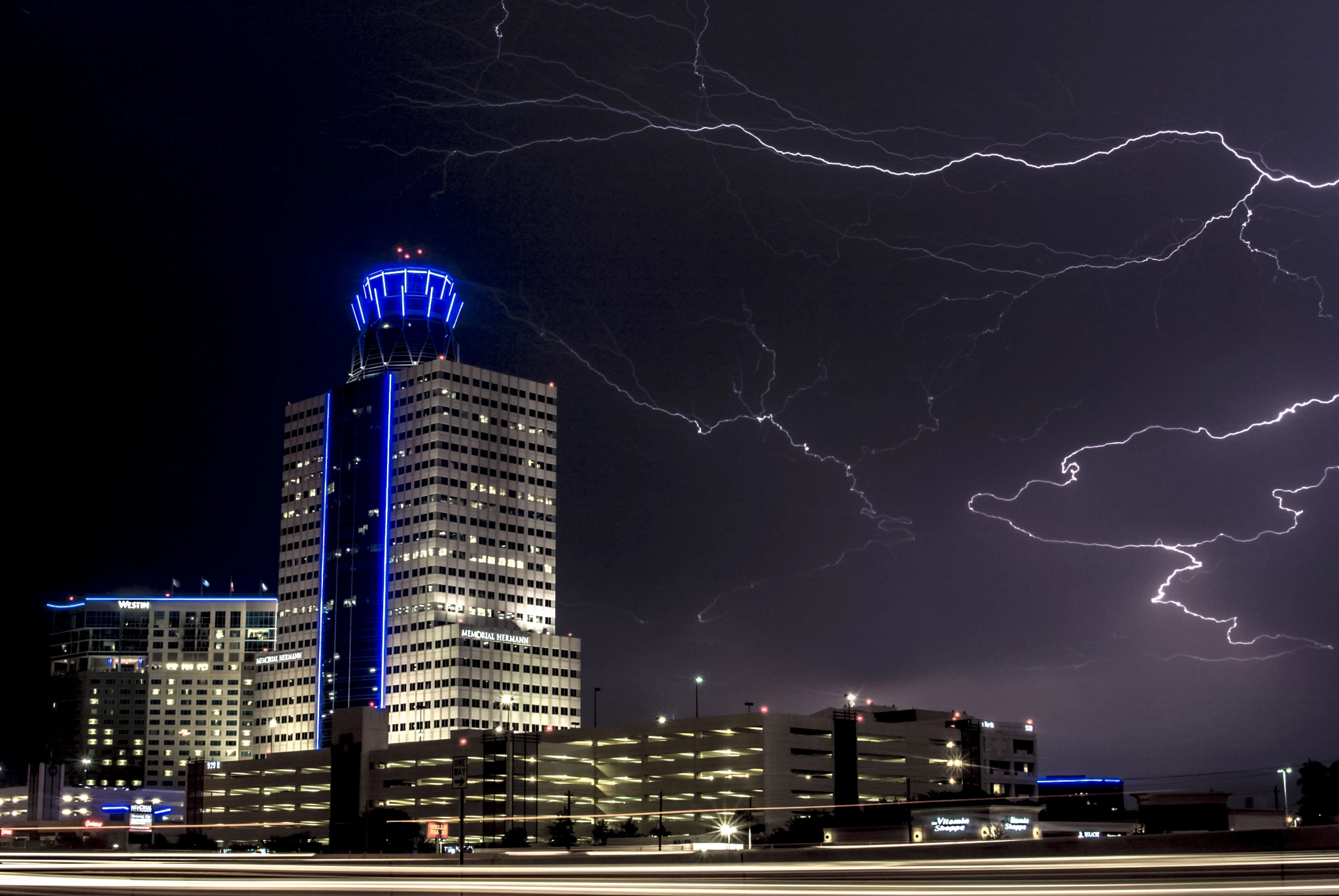 Nikon 1 S1 + Nikon 1 Nikkor 18.5mm F1.8 sample photo. Memorial hermann hospital lightning photography