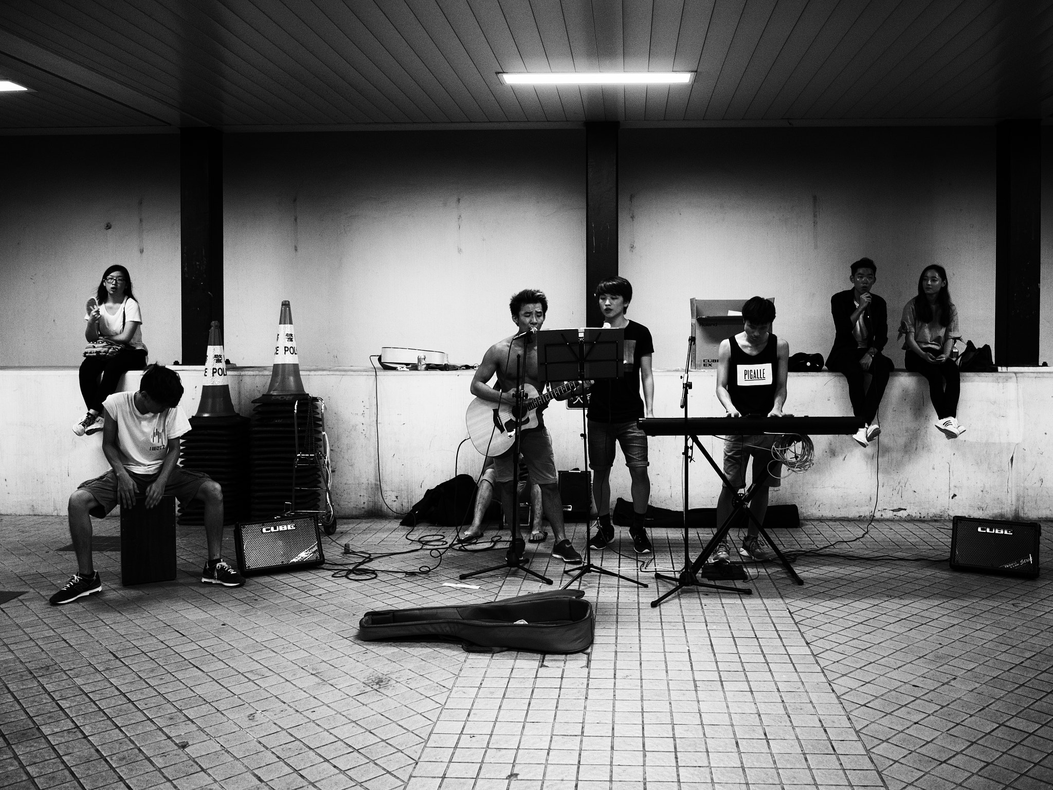 LEICA DG SUMMILUX 15/F1.7 sample photo. Late night band photography
