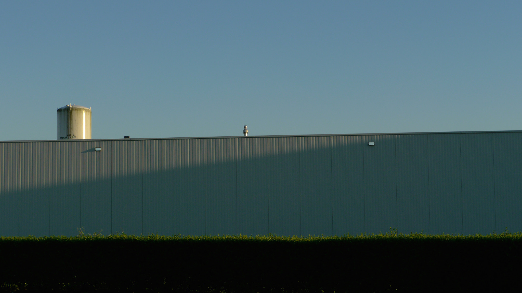 Panasonic Lumix DMC-GH2 sample photo. Hedge & wall photography