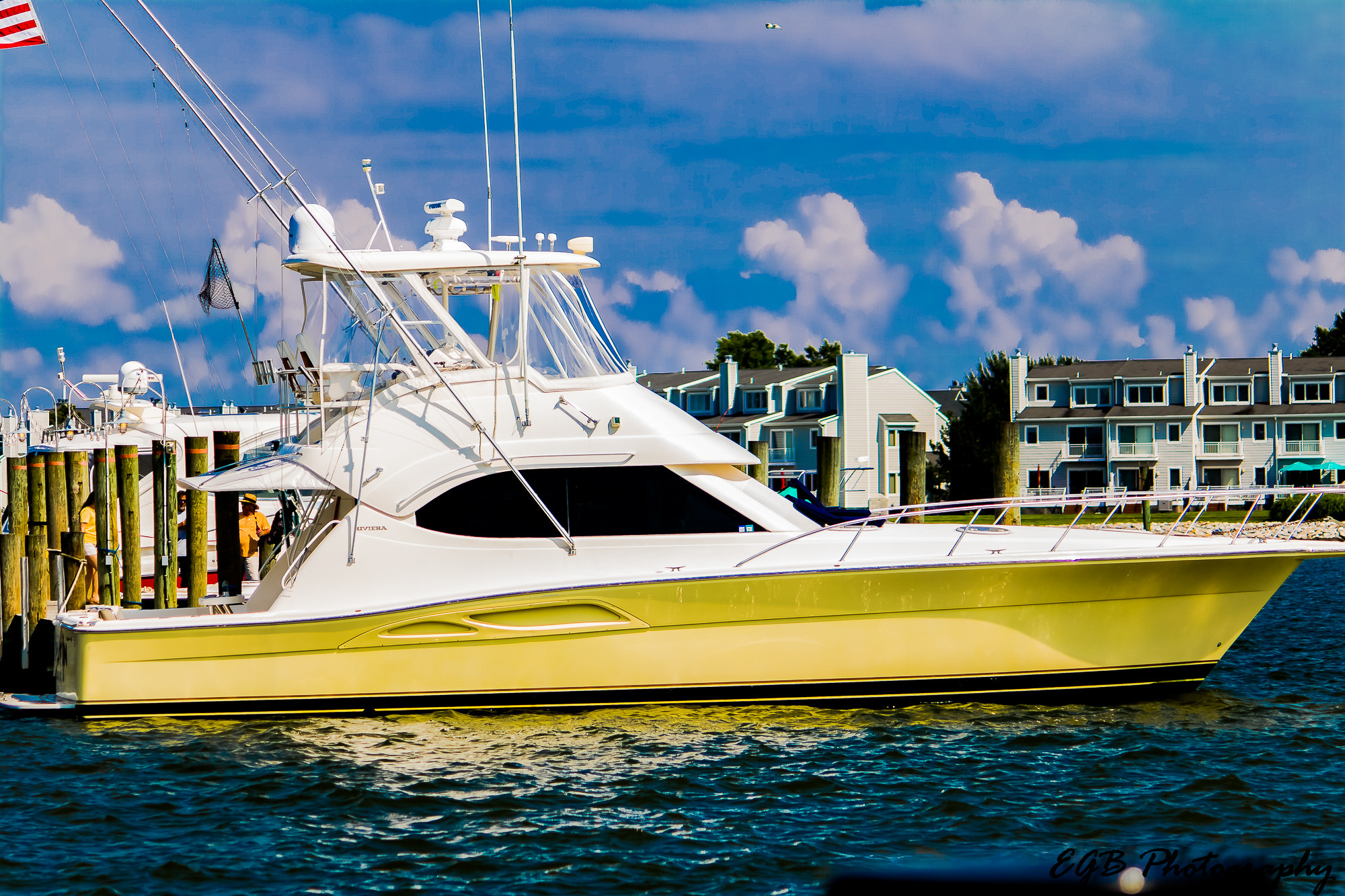 Canon EF-S 55-250mm F4-5.6 IS sample photo. A yellow boat photography