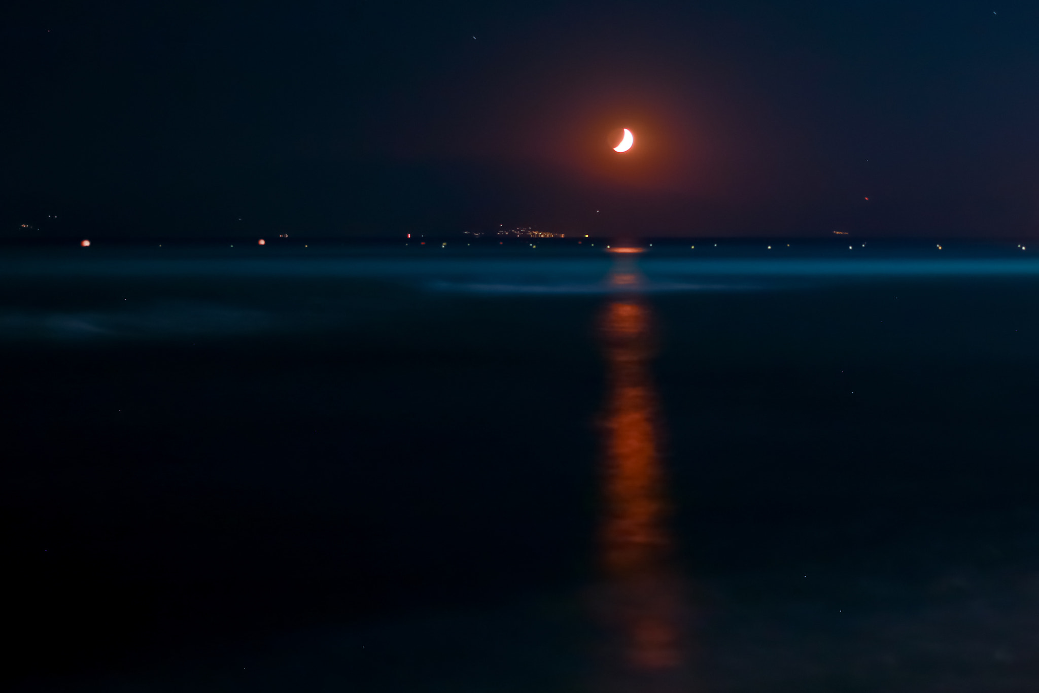 Canon EOS 7D Mark II + Canon EF 40mm F2.8 STM sample photo. Moonset photography