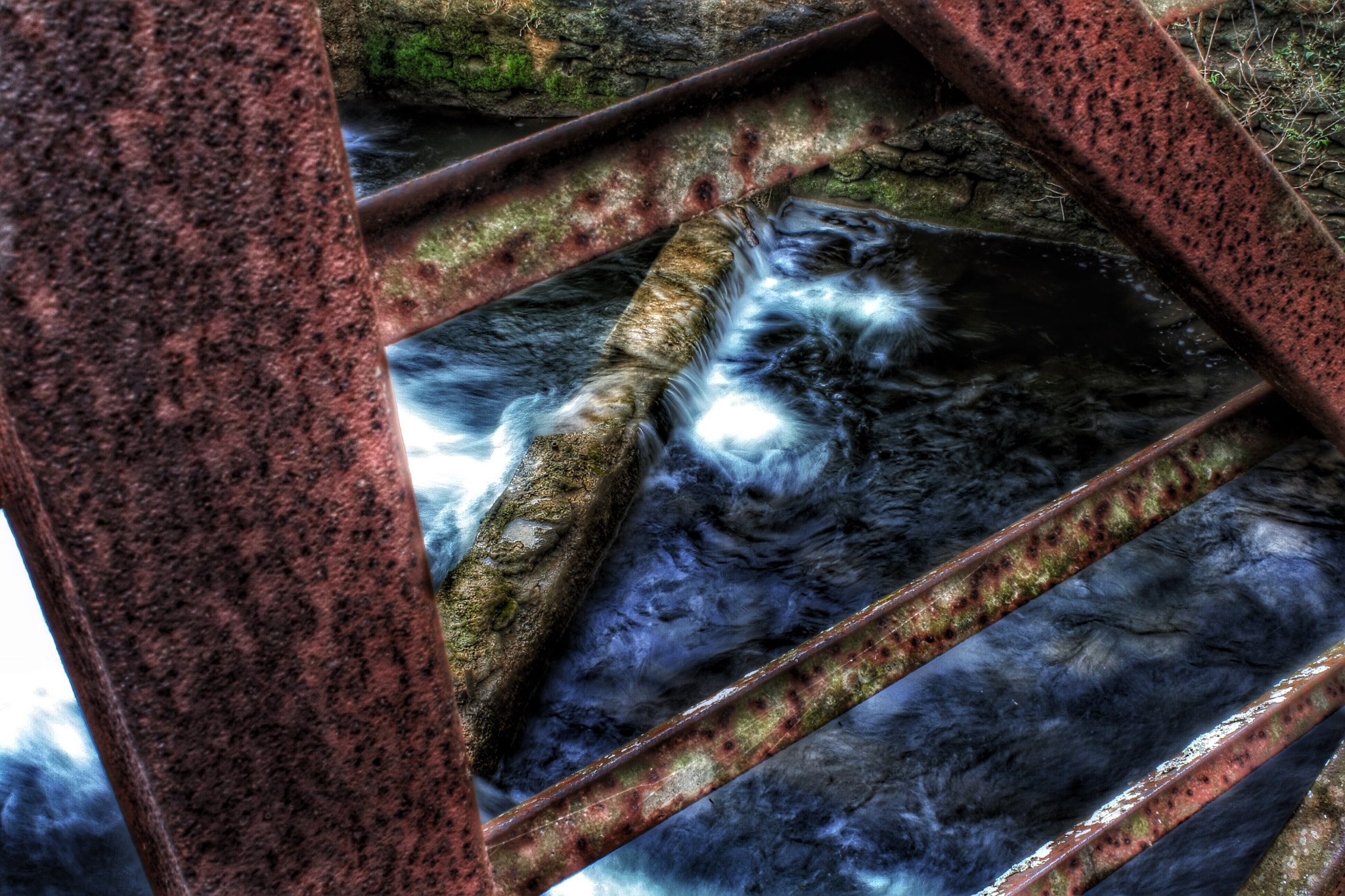 Canon EF-S 18-55mm F3.5-5.6 IS sample photo. Steel bridge above old dam photography