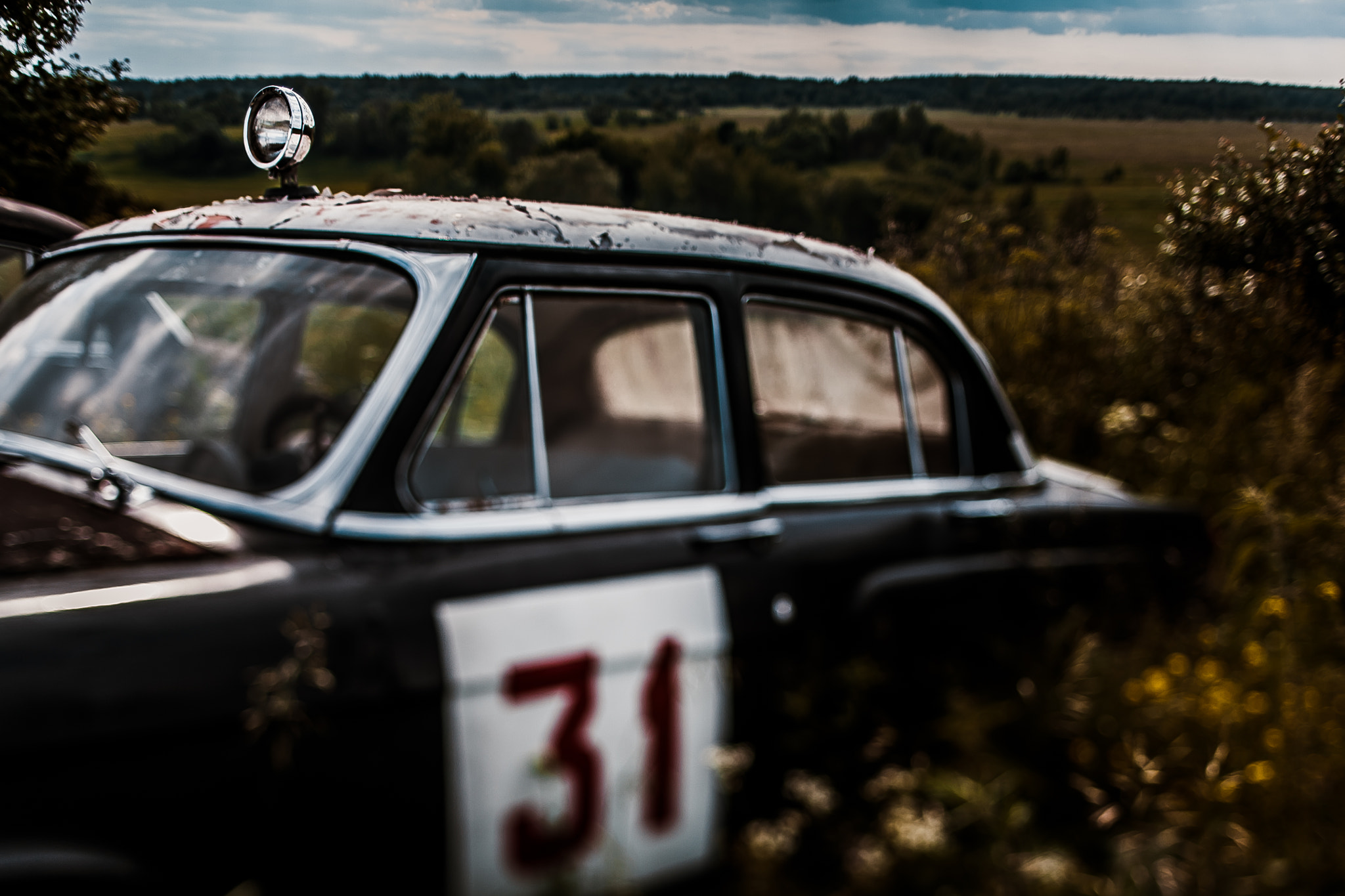 Canon EOS 5D + Canon TS-E 45mm F2.8 Tilt-Shift sample photo. Old russain car photography