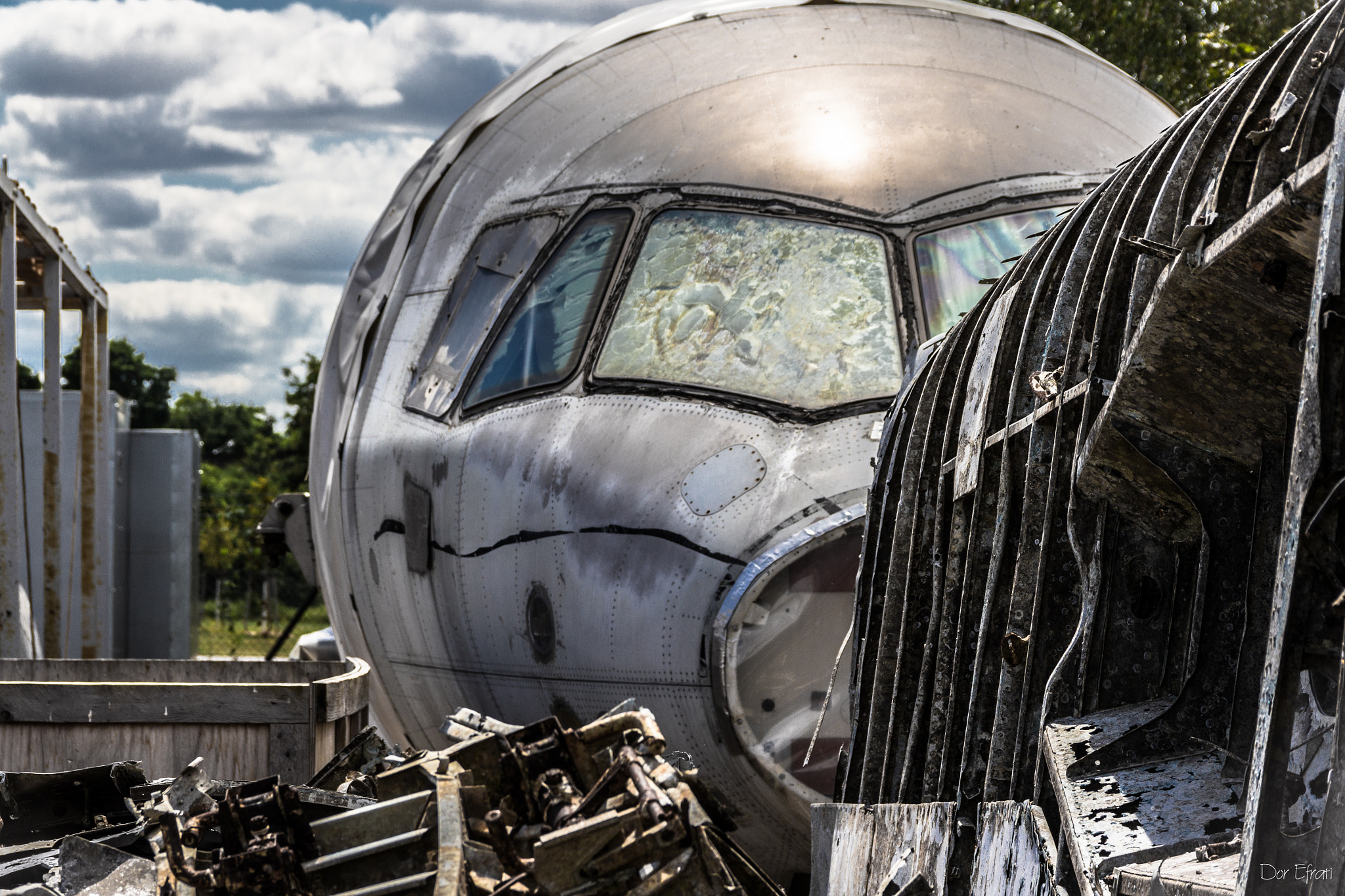 Canon EOS 550D (EOS Rebel T2i / EOS Kiss X4) sample photo. Abandoned airplane photography