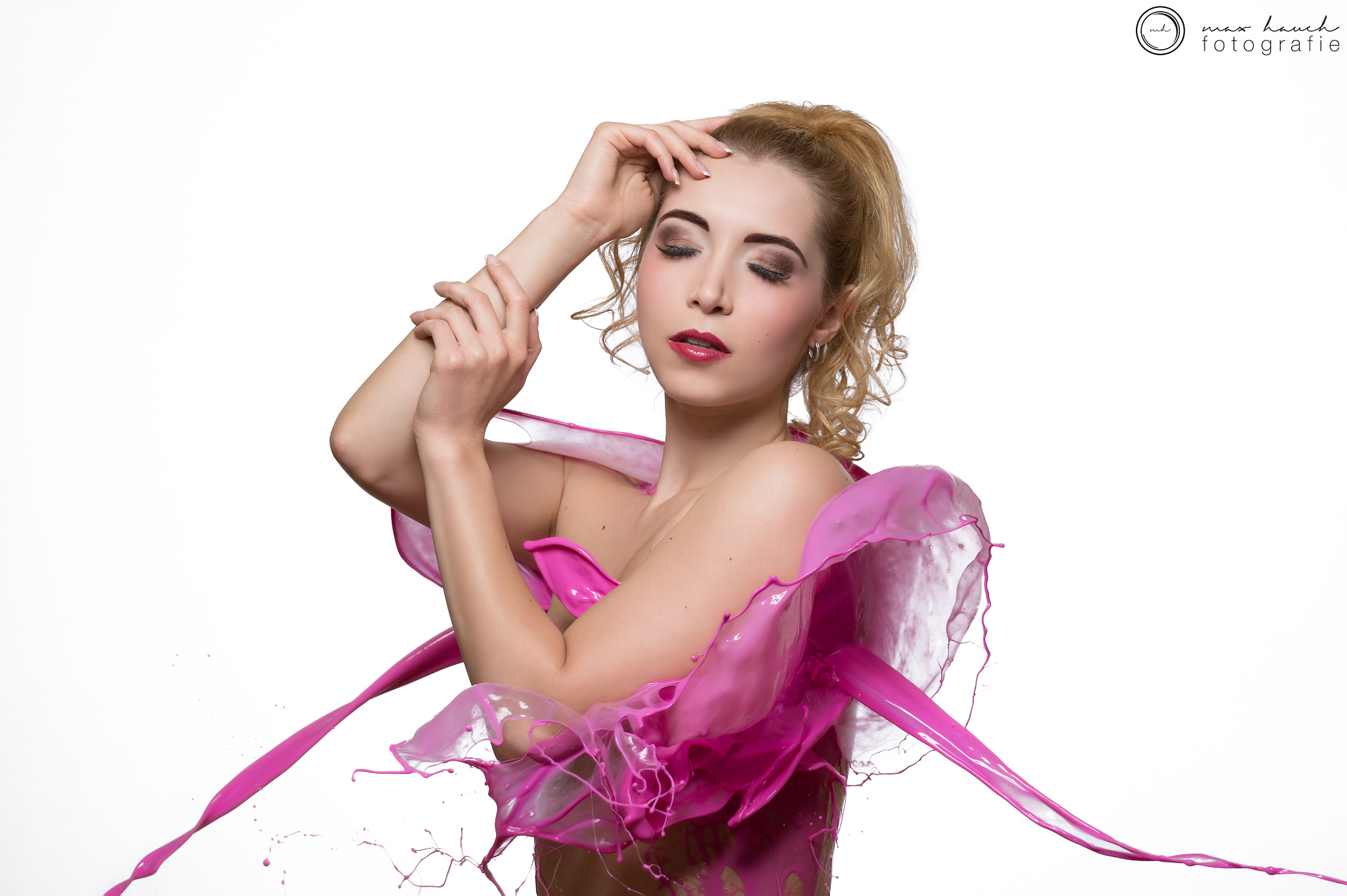 Sigma 105mm F2.8 EX DG OS HSM sample photo. Pink splash photography