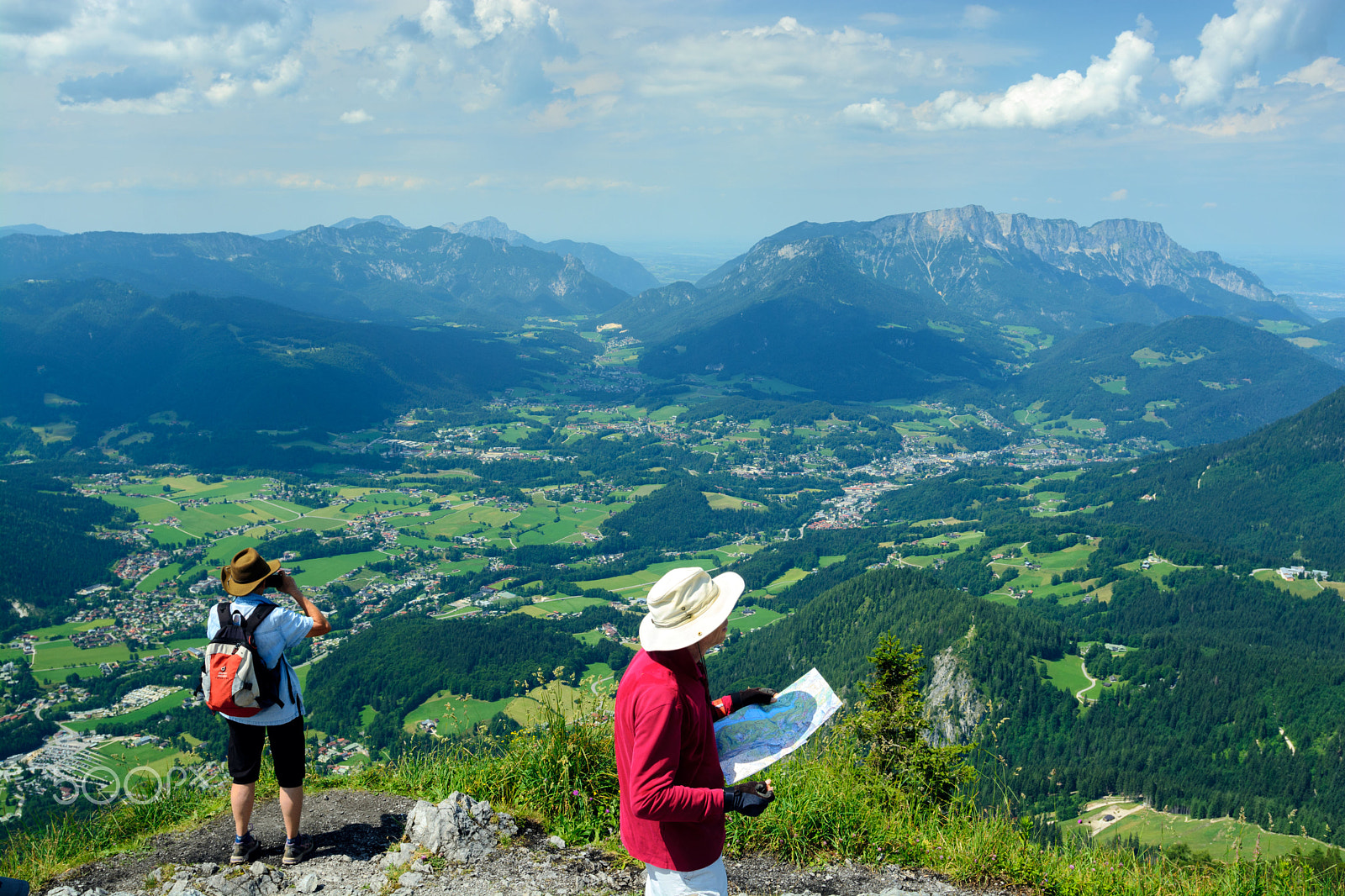 Nikon AF-S Nikkor 17-35mm F2.8D ED-IF sample photo. Travelers in the mountains of bavaria photography
