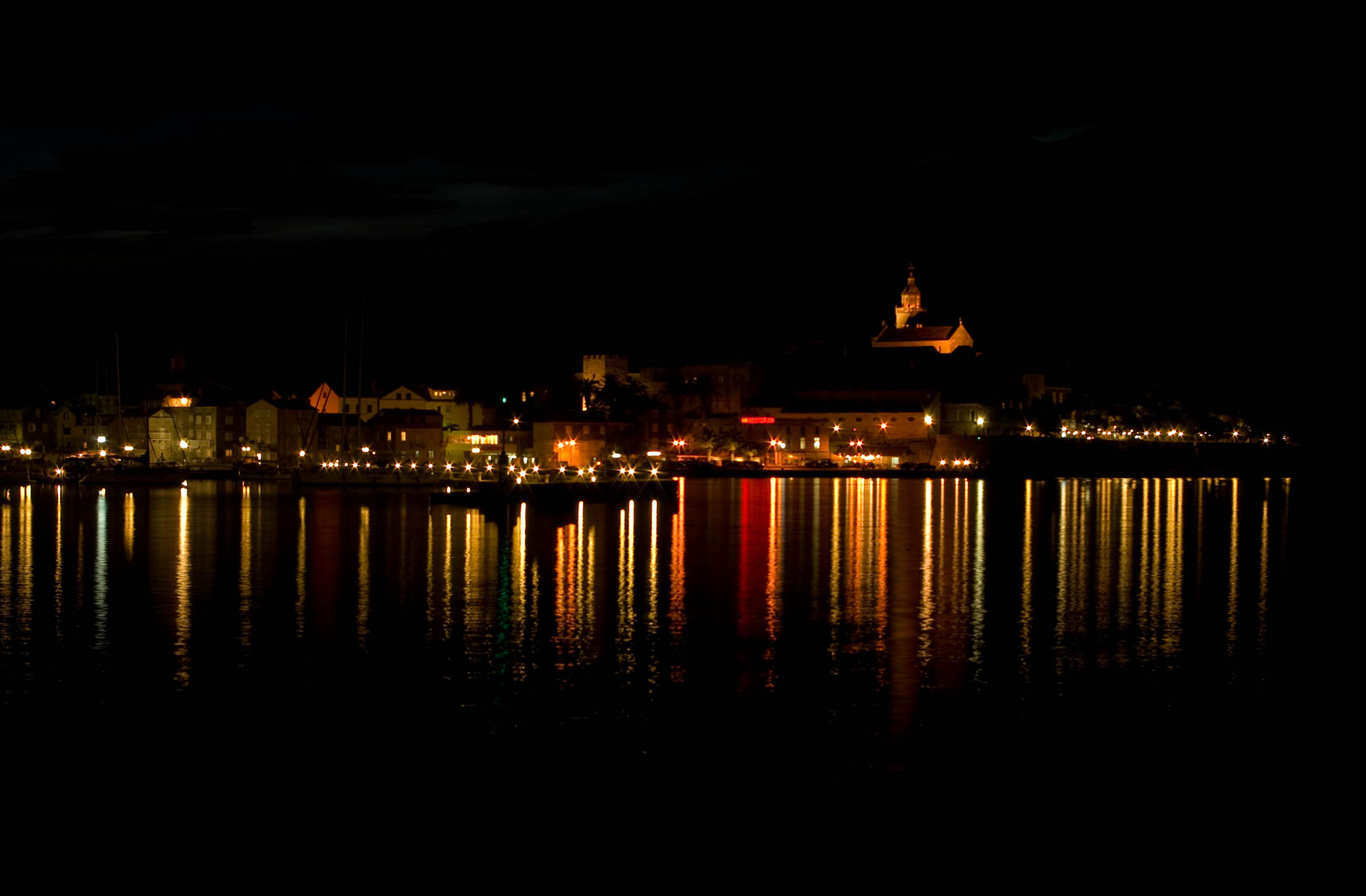 Pentax smc DA 18-55mm F3.5-5.6 ED AL II (IF) sample photo. Old korčula at night photography