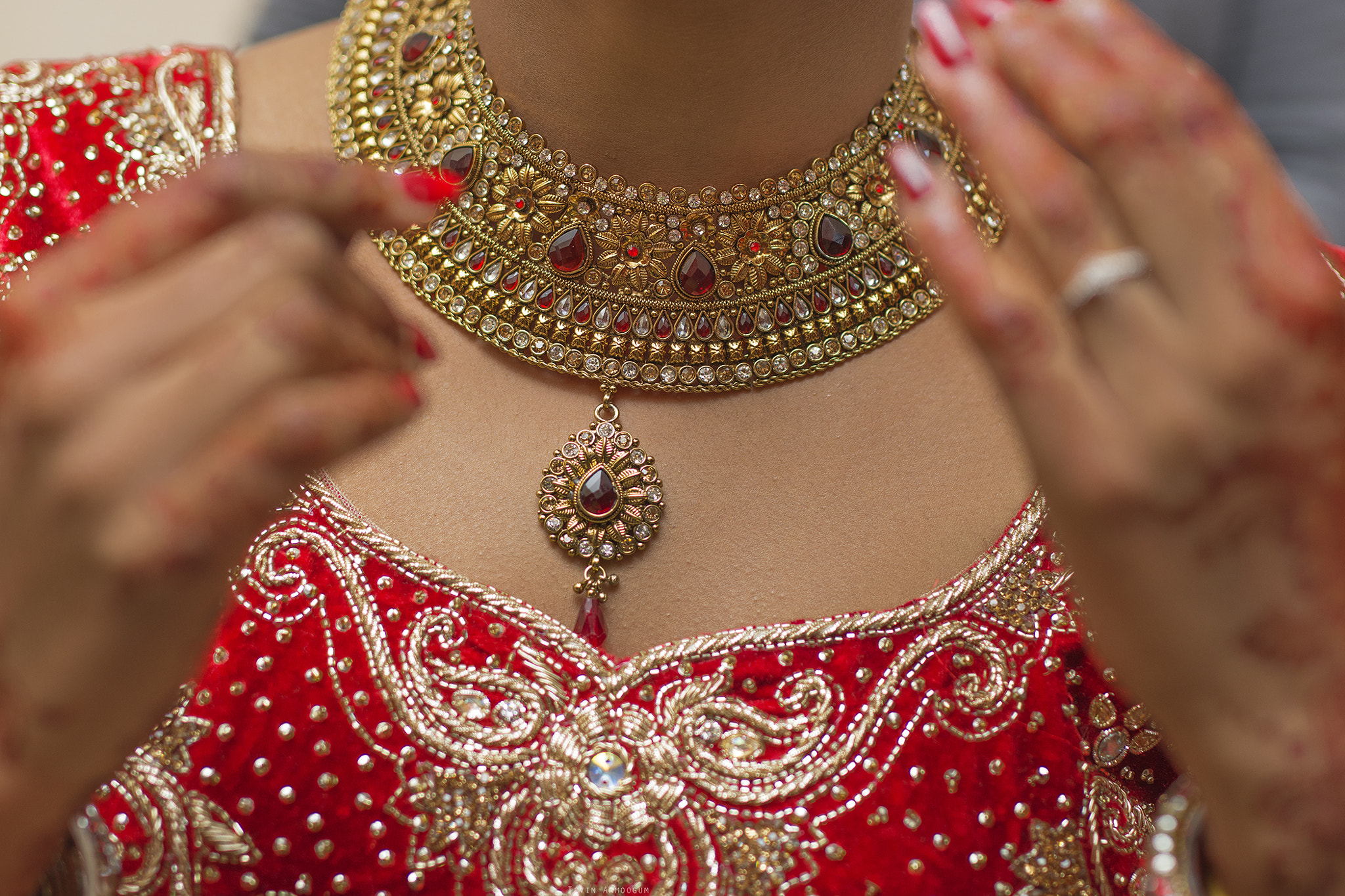 Nikon D7200 + Sigma 50mm F1.4 DG HSM Art sample photo. Neck photography