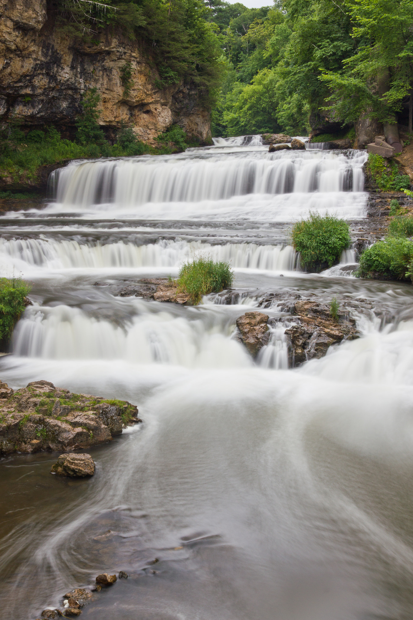 Canon EOS 550D (EOS Rebel T2i / EOS Kiss X4) + Canon EF 28mm F2.8 sample photo. Willow falls photography