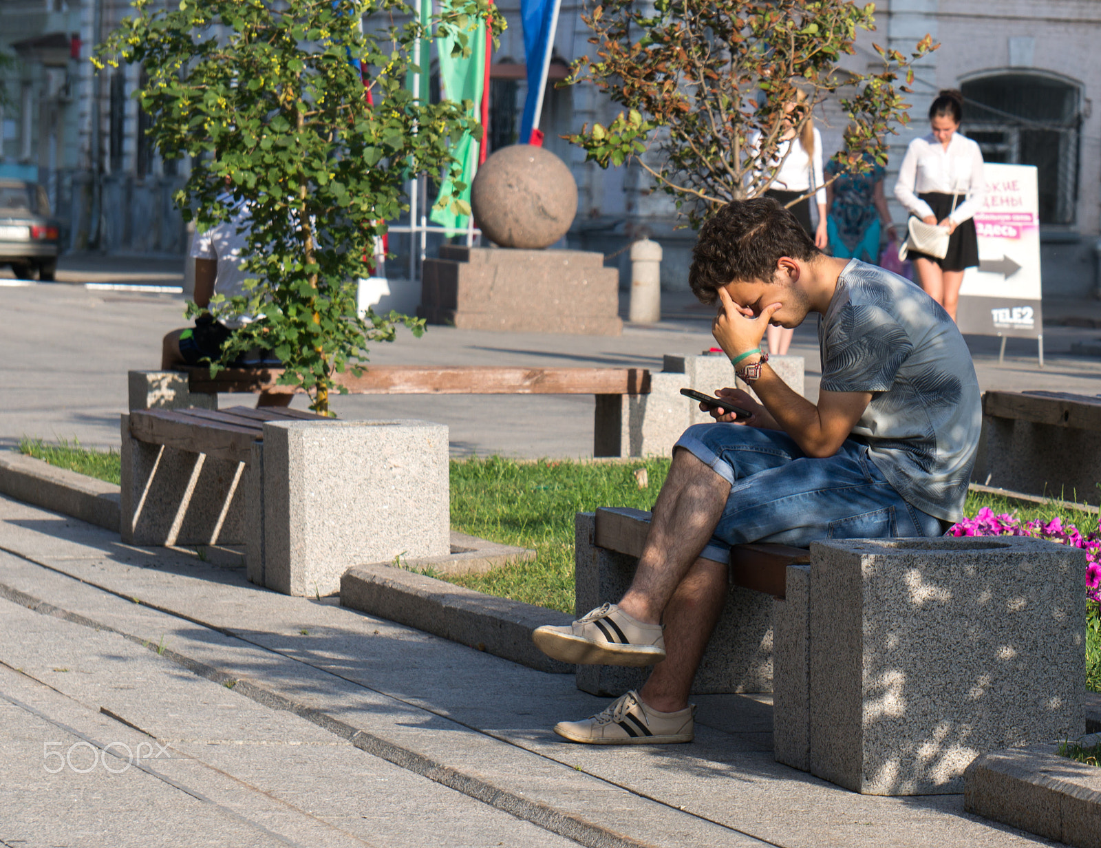 Sony Alpha NEX-5R + Sony E 55-210mm F4.5-6.3 OSS sample photo. Mobile reader photography