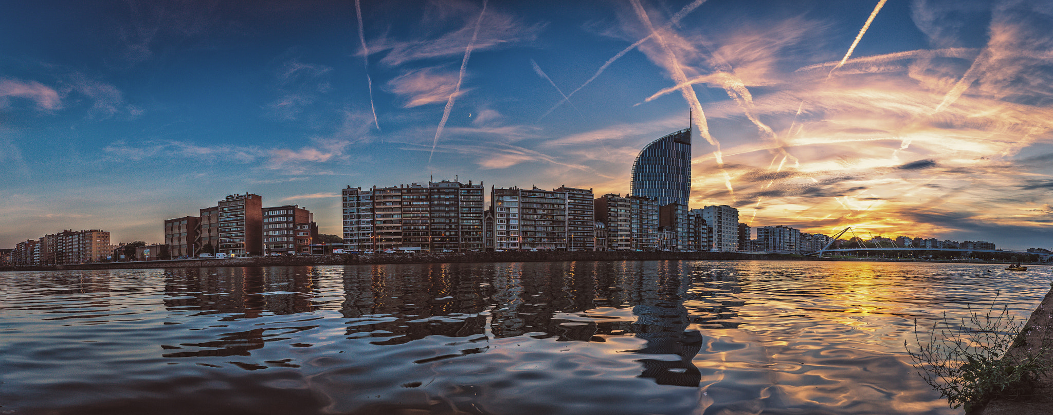 Sony a7 + Sony 20mm F2.8 sample photo. Meuse at sunset photography