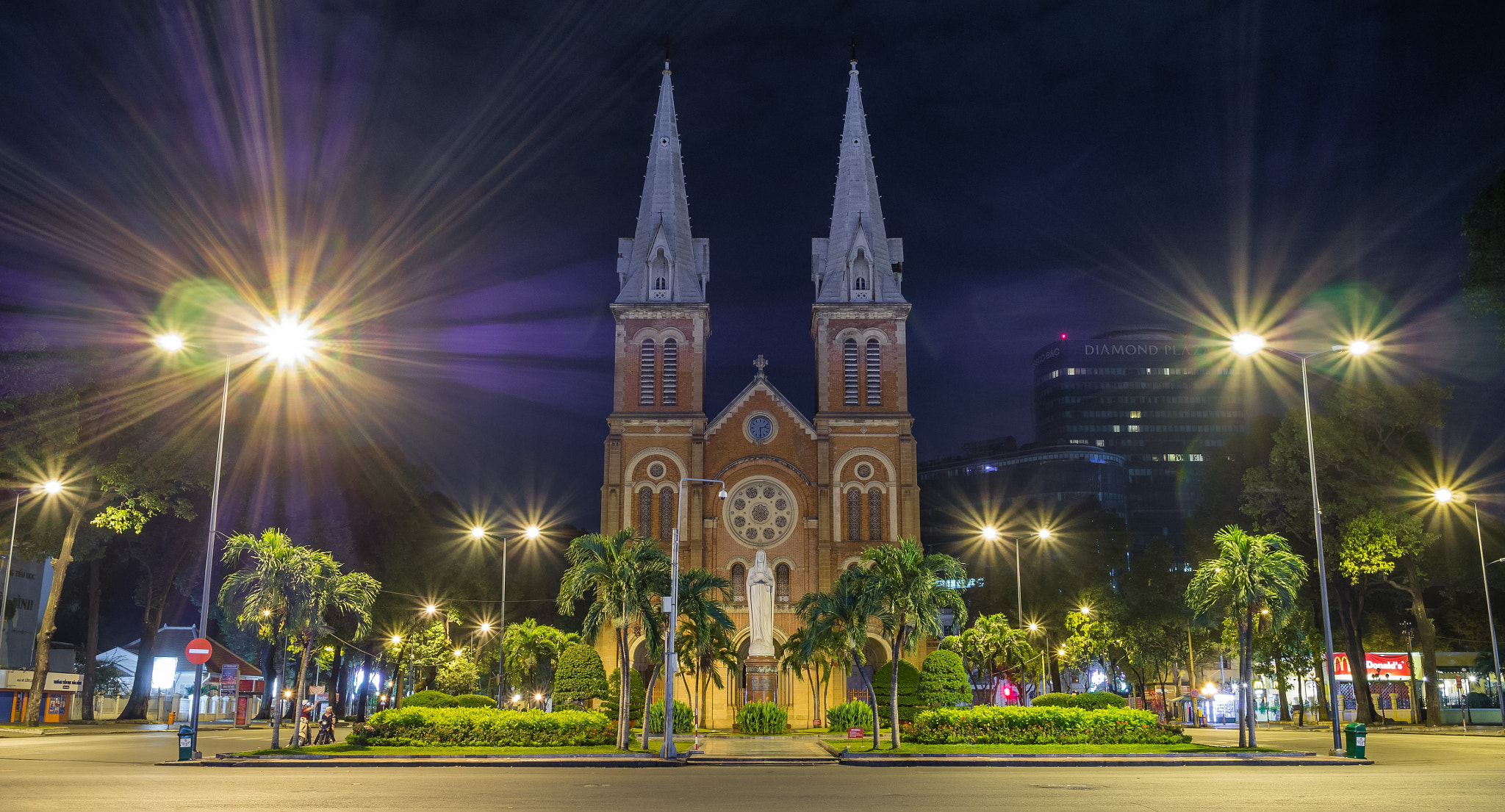 Olympus OM-D E-M5 + LEICA DG SUMMILUX 15/F1.7 sample photo. The "night" church photography