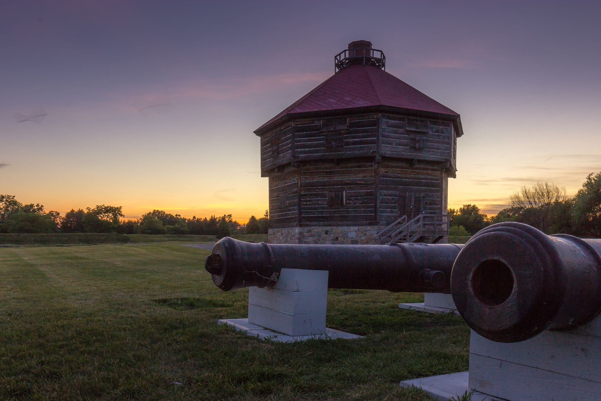 Canon EOS 600D (Rebel EOS T3i / EOS Kiss X5) + Canon EF 16-35mm F4L IS USM sample photo. Fort coteau du lac photography