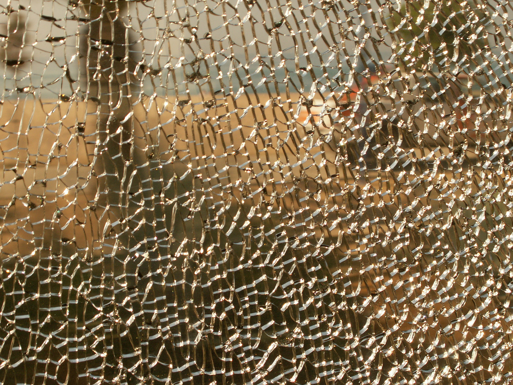 KONICA MINOLTA DiMAGE Z5 sample photo. Shattered glass photography