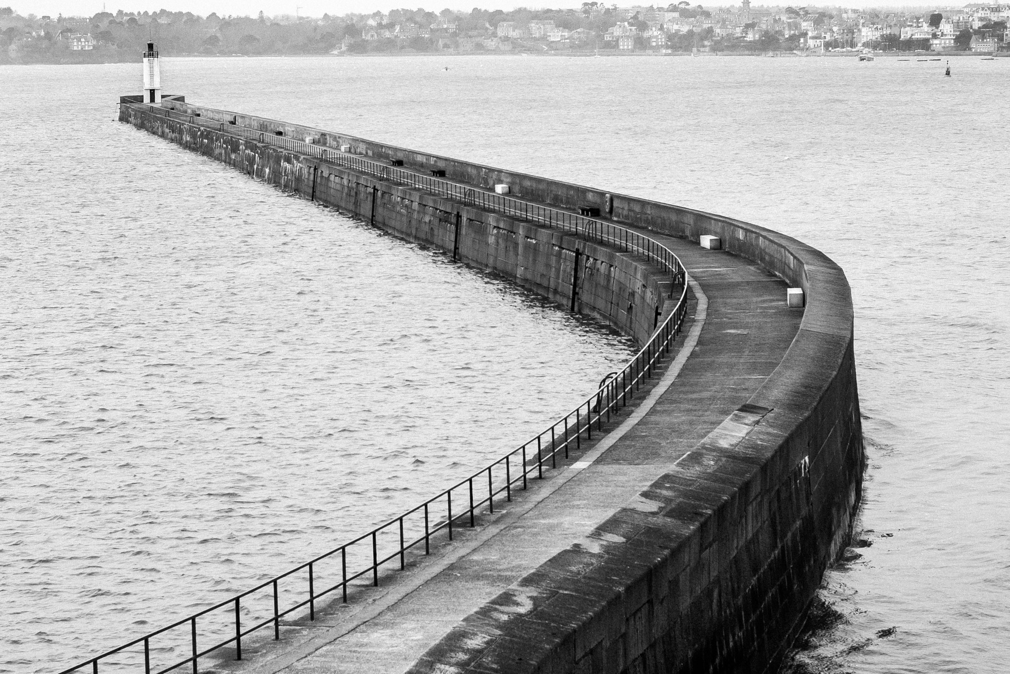 Canon EOS 400D (EOS Digital Rebel XTi / EOS Kiss Digital X) + Canon EF 50mm F1.8 II sample photo. Follow the dock to the lighthouse photography