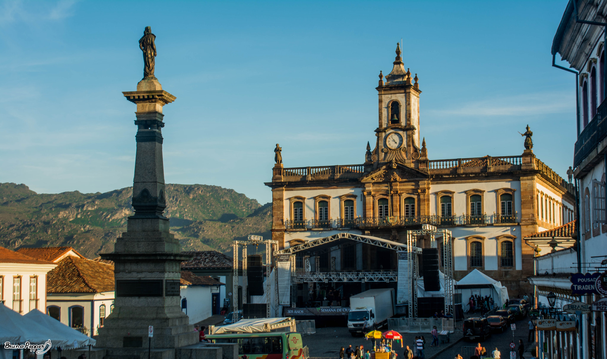 Nikon D5200 + Sigma 28-200mm F3.5-5.6 Compact Aspherical Hyperzoom Macro sample photo. Ouro preto - praça tiradentes photography