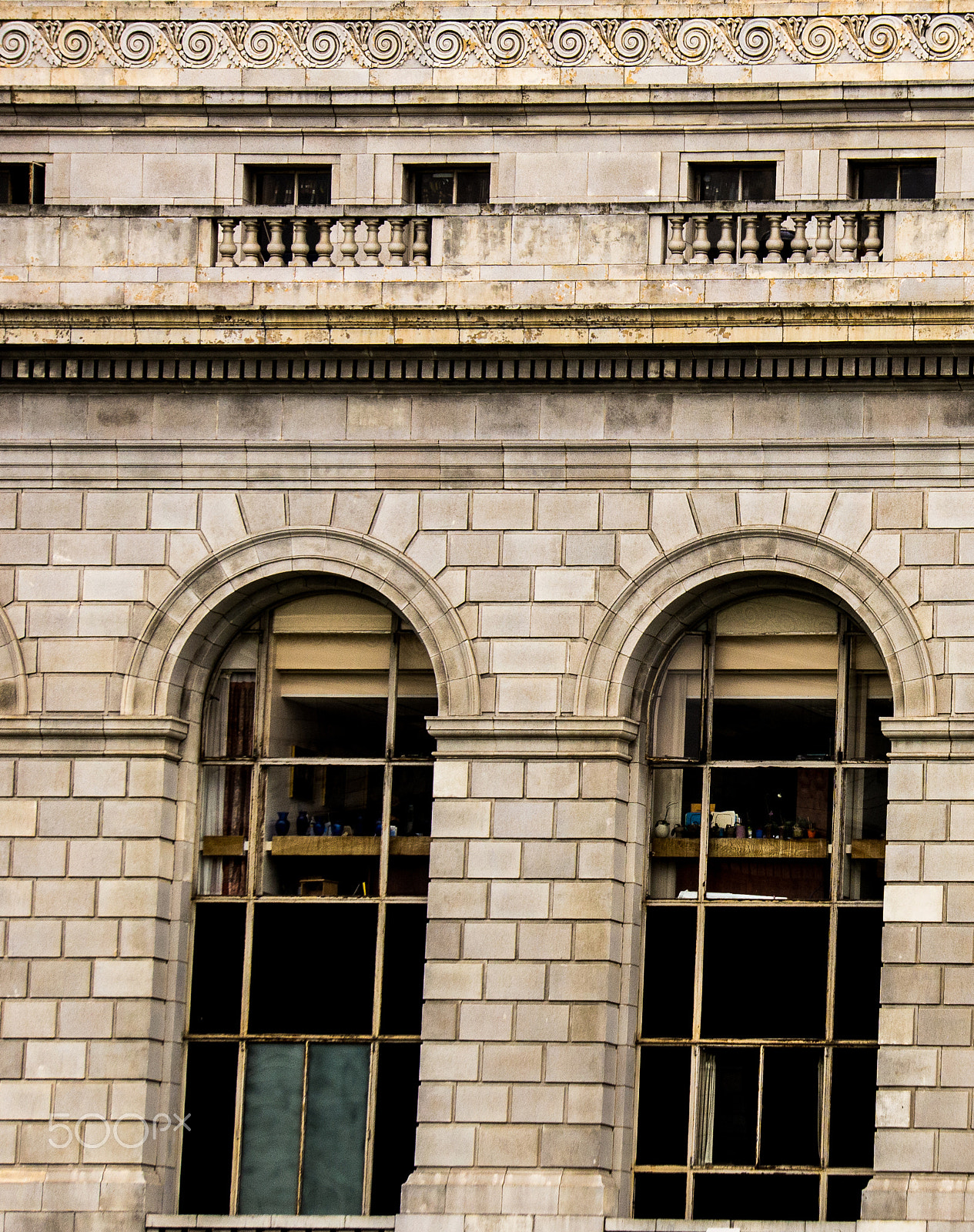 Sony Alpha NEX-5N + Sony E 55-210mm F4.5-6.3 OSS sample photo. Those arched windows photography