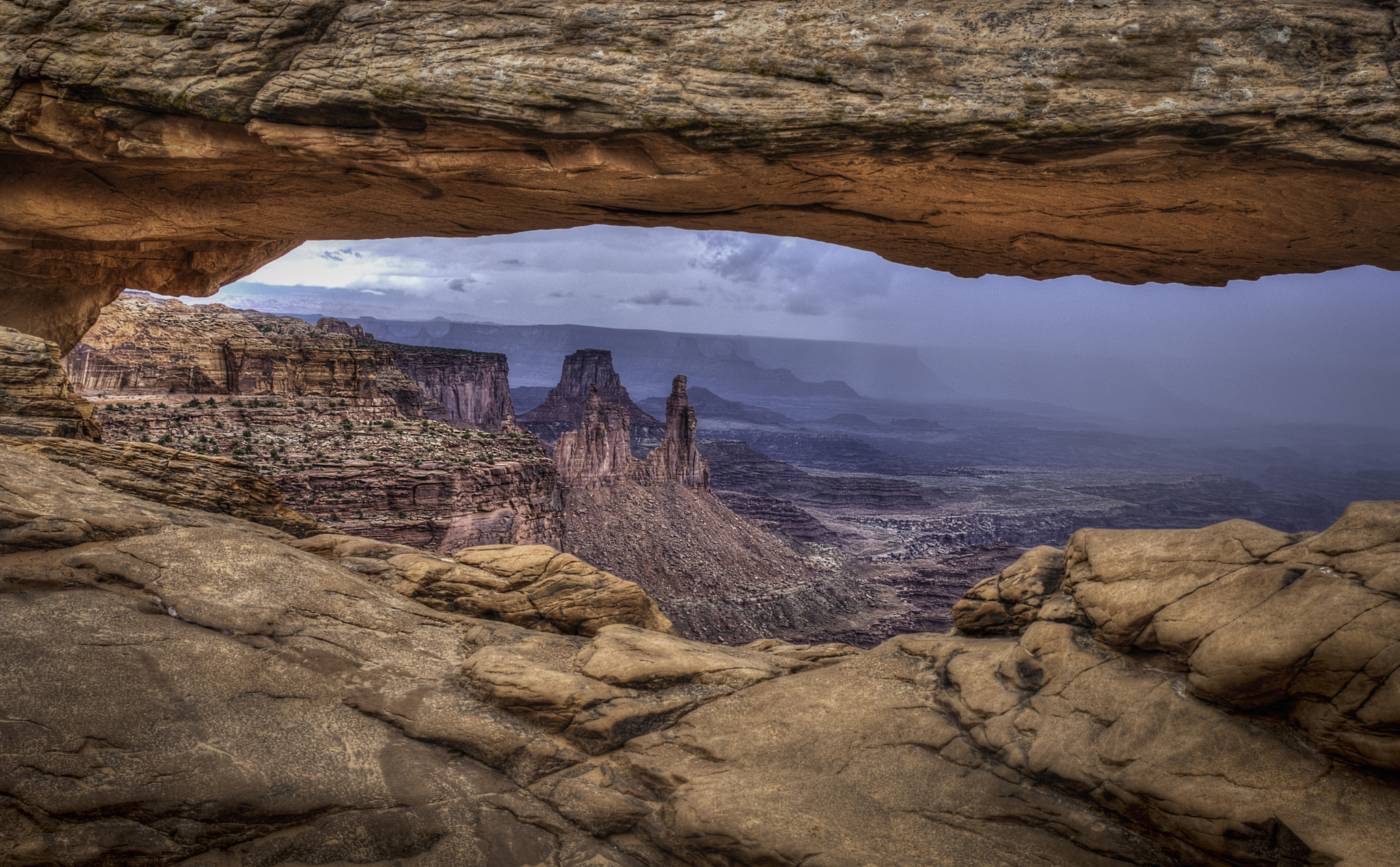 AF Zoom-Nikkor 24-120mm f/3.5-5.6D IF sample photo. Mesa arch window to a storm photography
