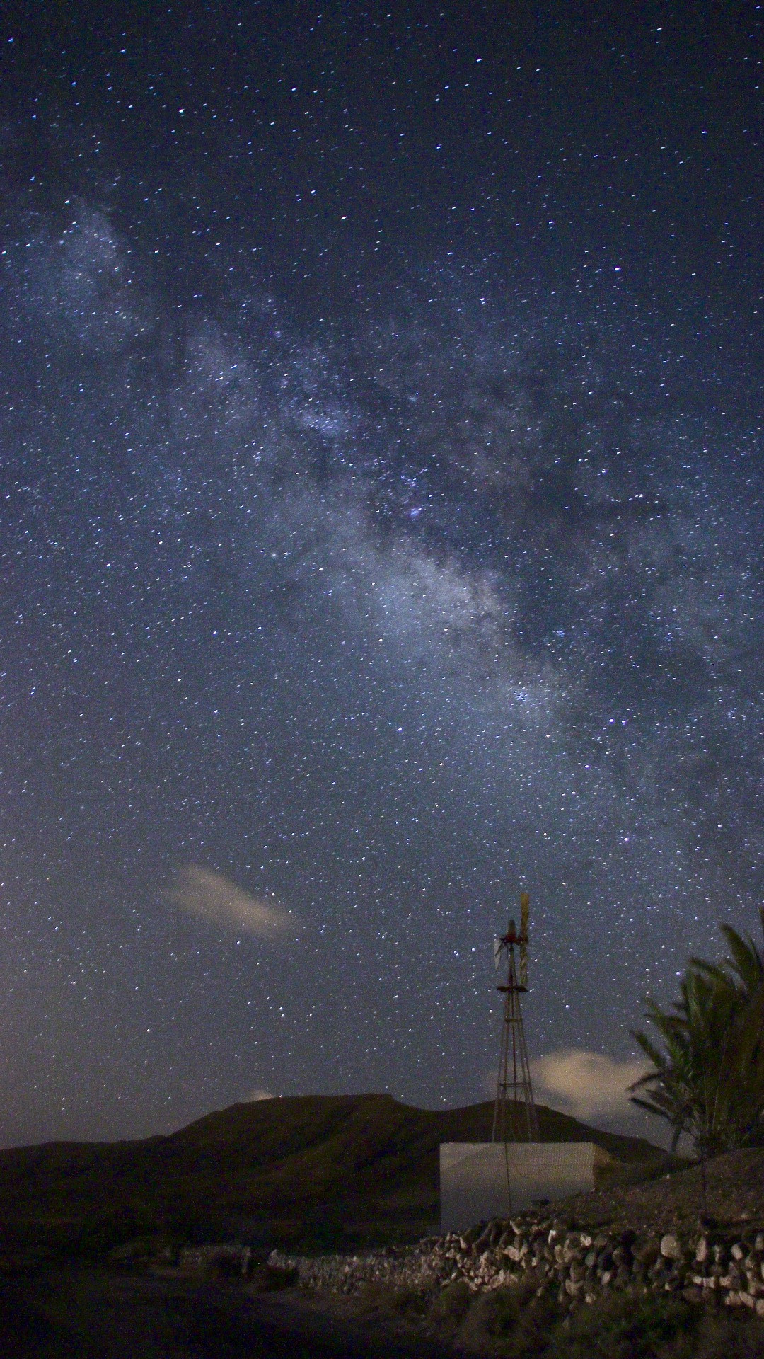 Canon 18-200mm sample photo. Milky way photography