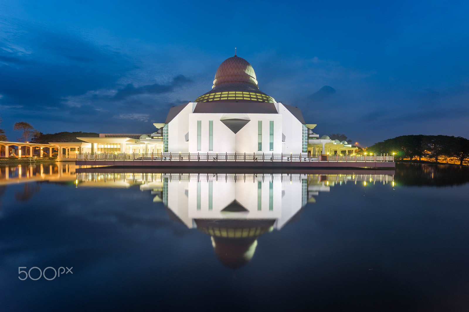 Sony a7 + Canon EF 17-40mm F4L USM sample photo. Blue hour of the majestic an-nur mosque, universiti teknologi petronas photography