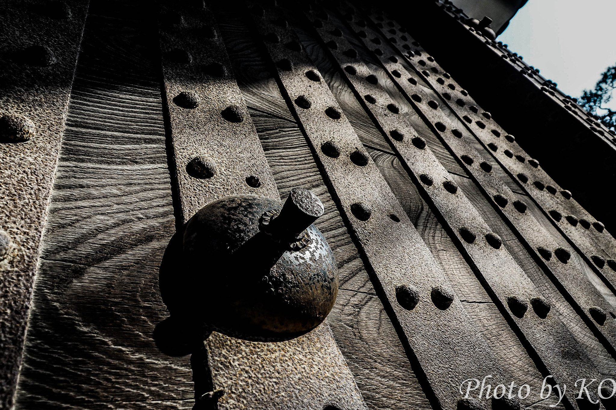 OLYMPUS M.12-50mm F3.5-6.3 sample photo. Ancient door knob of japanese castle photography
