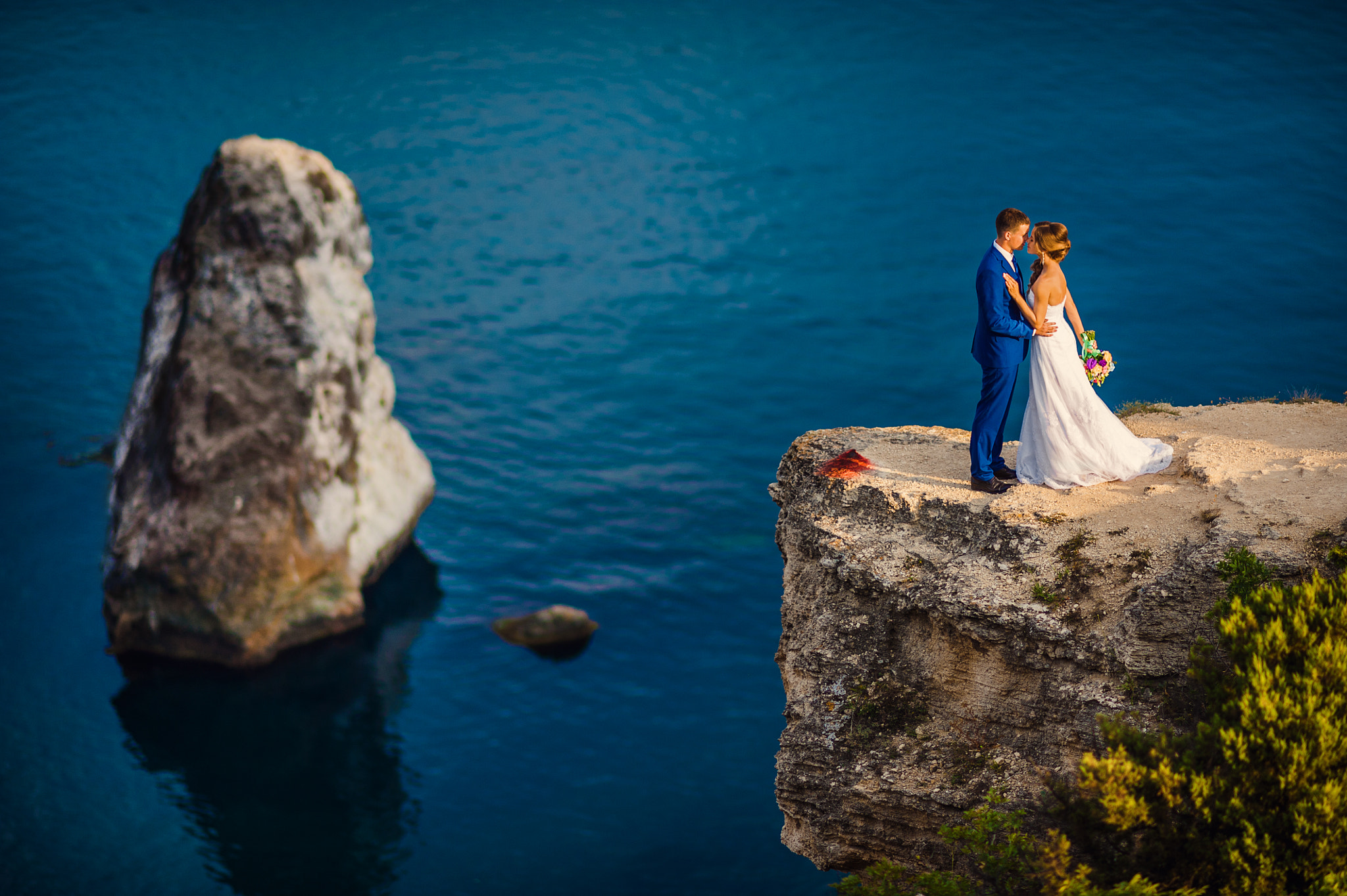 Nikon D700 + AF DC-Nikkor 135mm f/2D sample photo. The top of love photography