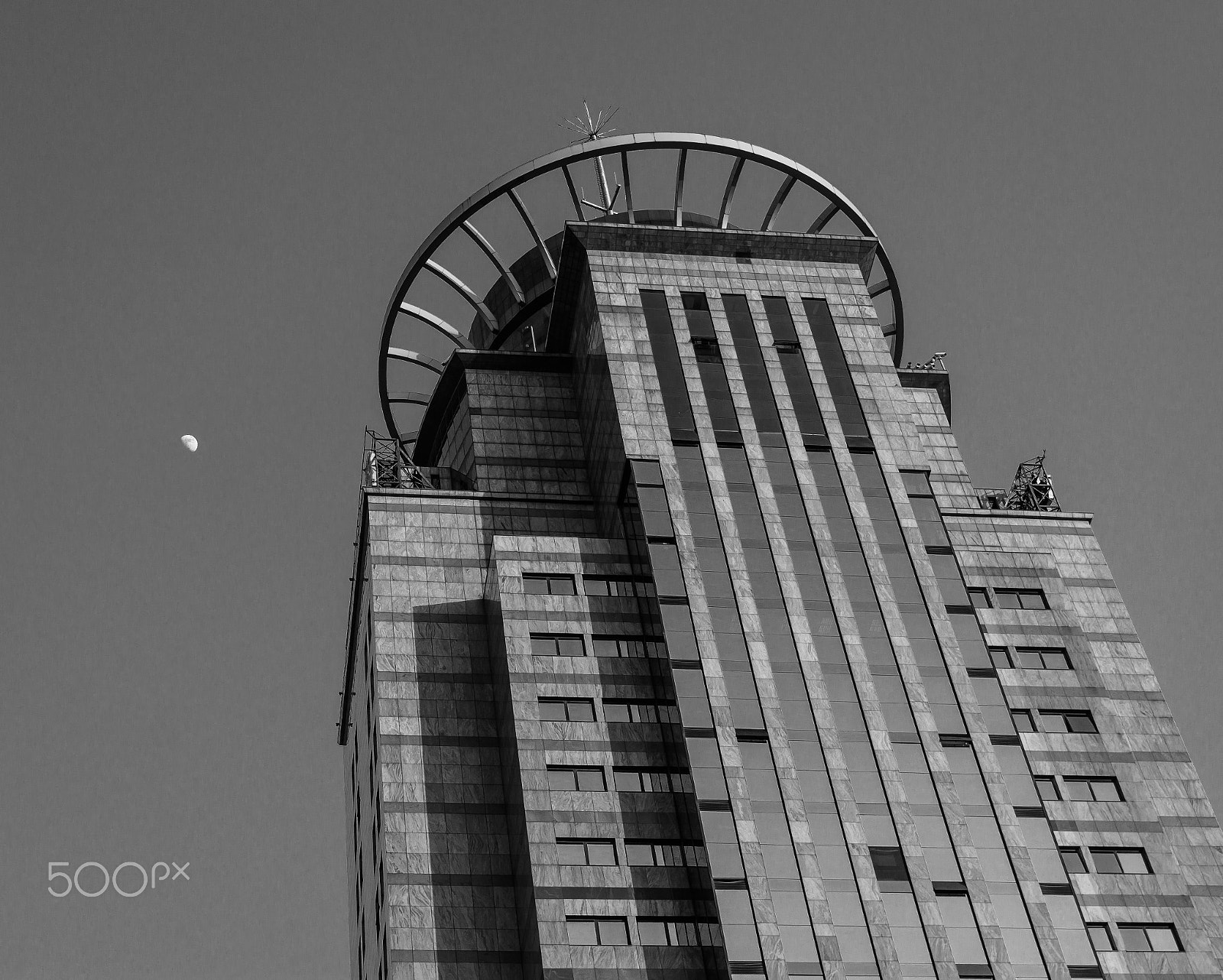 Sony Alpha NEX-7 + Sony Vario-Tessar T* E 16-70mm F4 ZA OSS sample photo. Moon and design photography