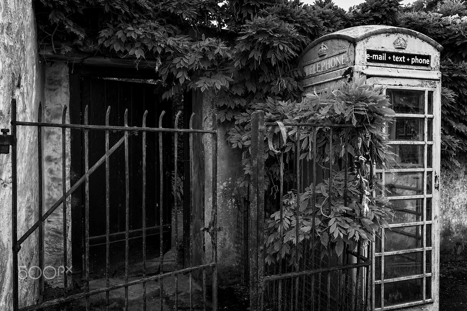 Leica M9 + Elmarit-M 28mm f/2.8 (IV) sample photo. Not so smartphone photography