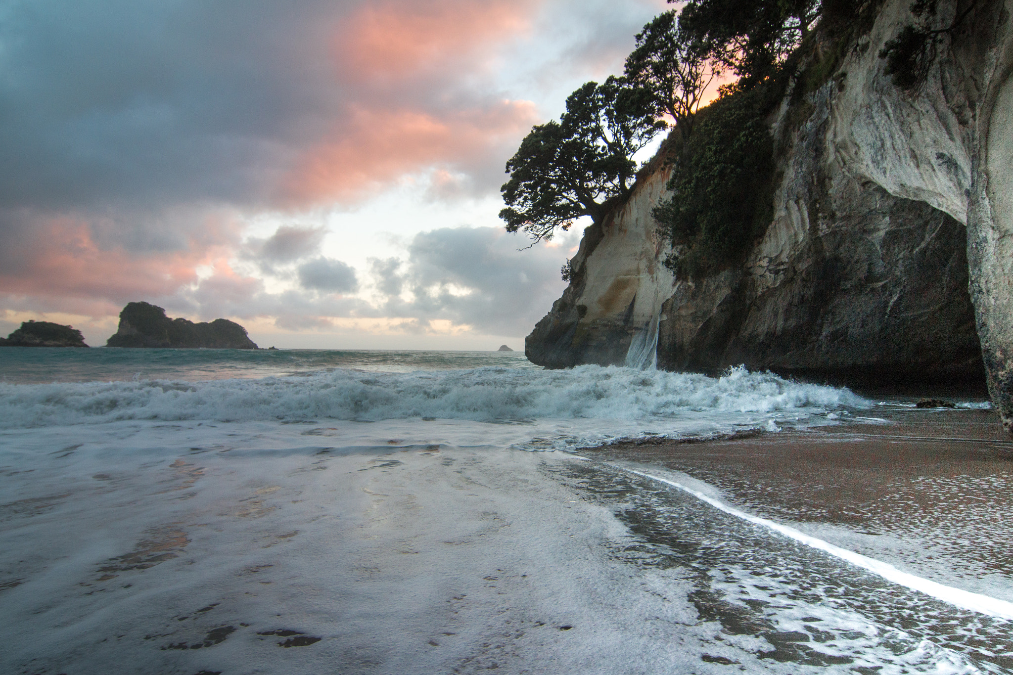 Tokina AT-X Pro 12-24mm F4 (IF) DX sample photo. Early morning - cathedral cove photography