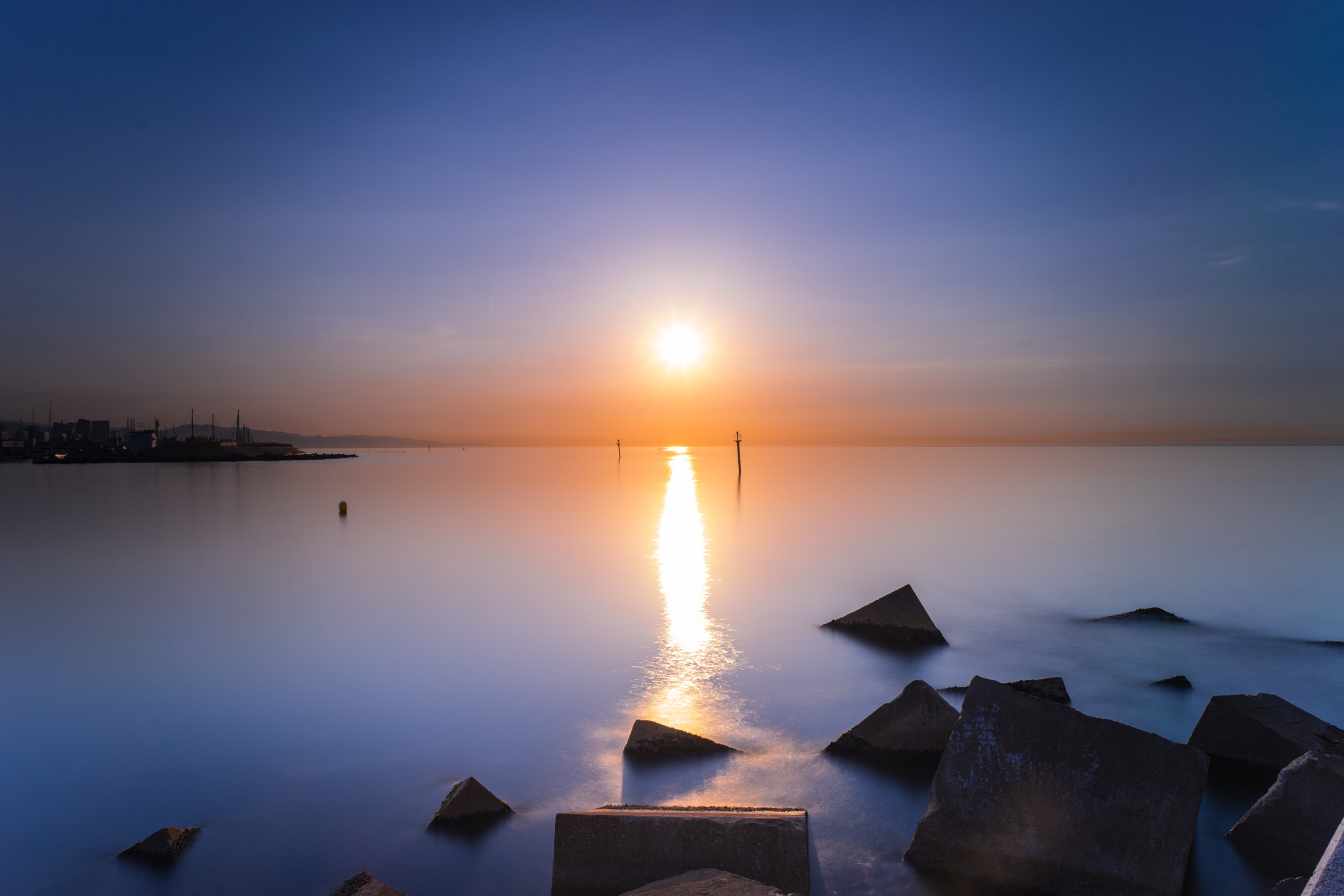 Sony a7 + E 21mm F2.8 sample photo. Good morning barcelona! photography