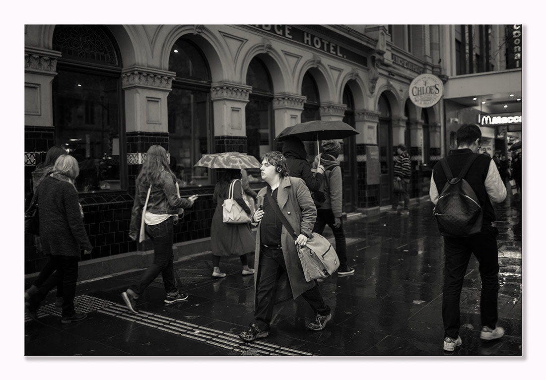 Canon EOS-1D X + Canon EF 35mm F1.4L USM sample photo. Shooting strangers photography