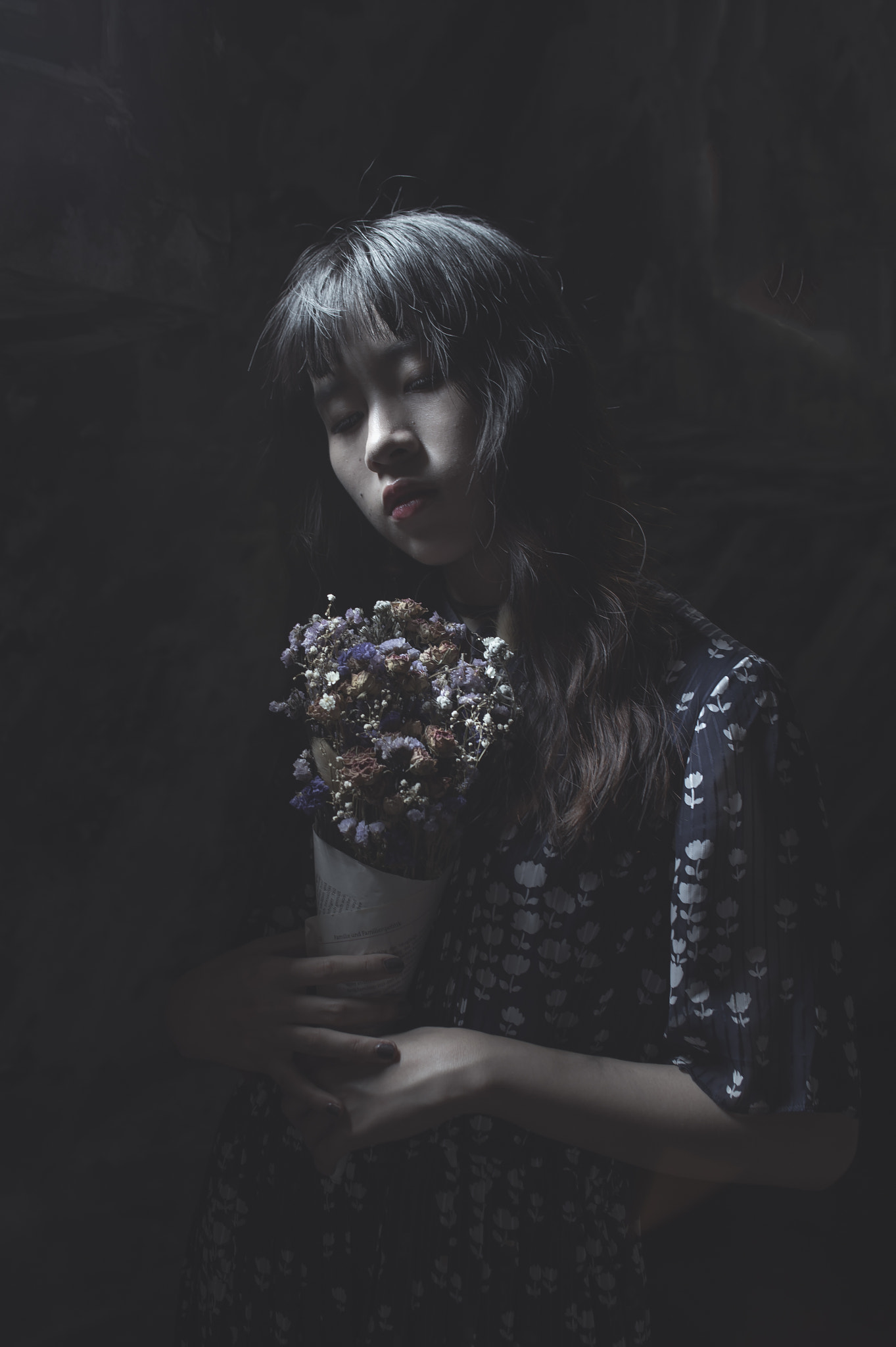 Nikon AF-S Nikkor 28-70mm F2.8 ED-IF sample photo. Girl with flower photography