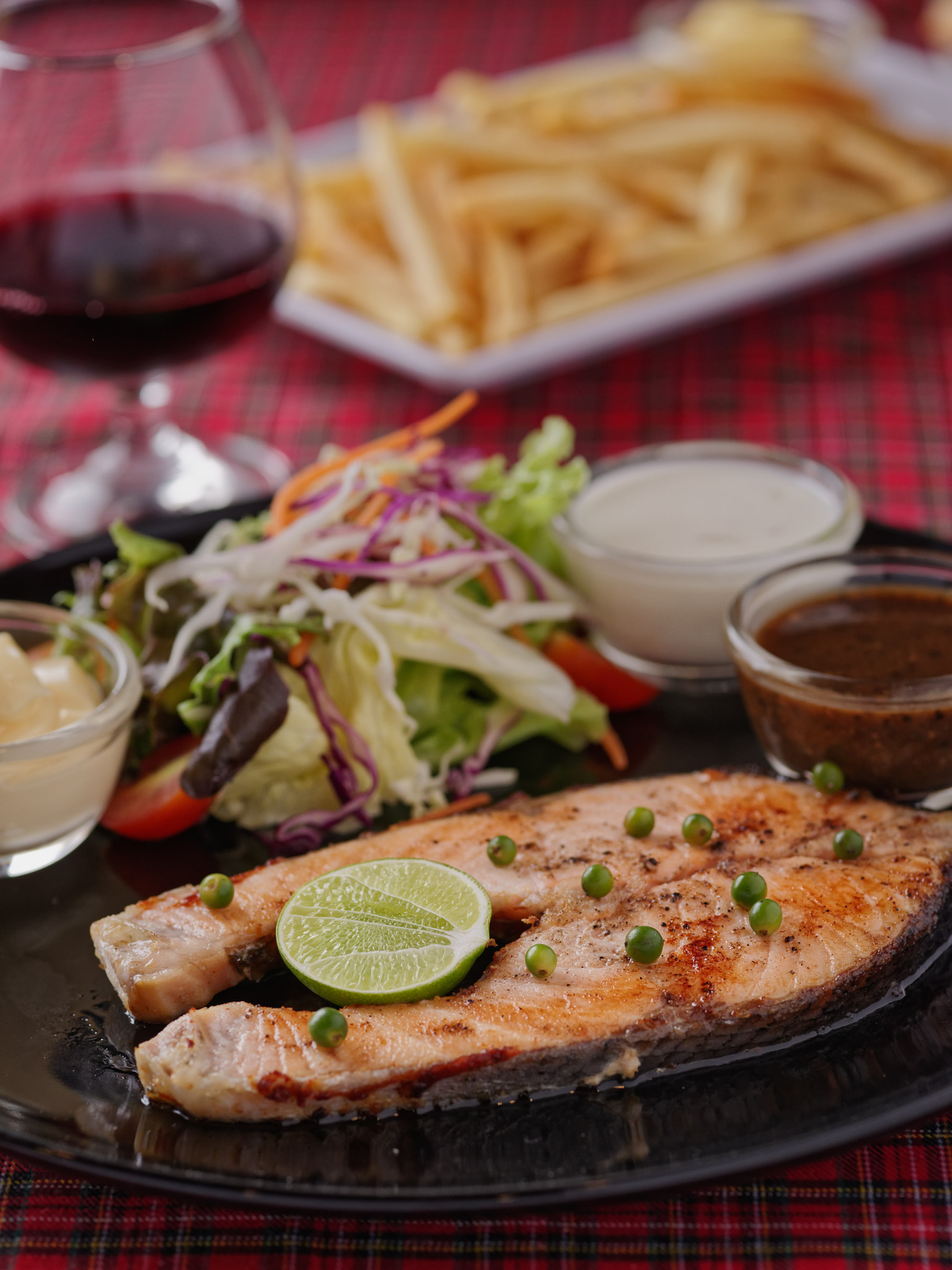 Pentax 645Z + smc PENTAX-FA 645 Macro 120mm F4 sample photo. Salmon steak photography