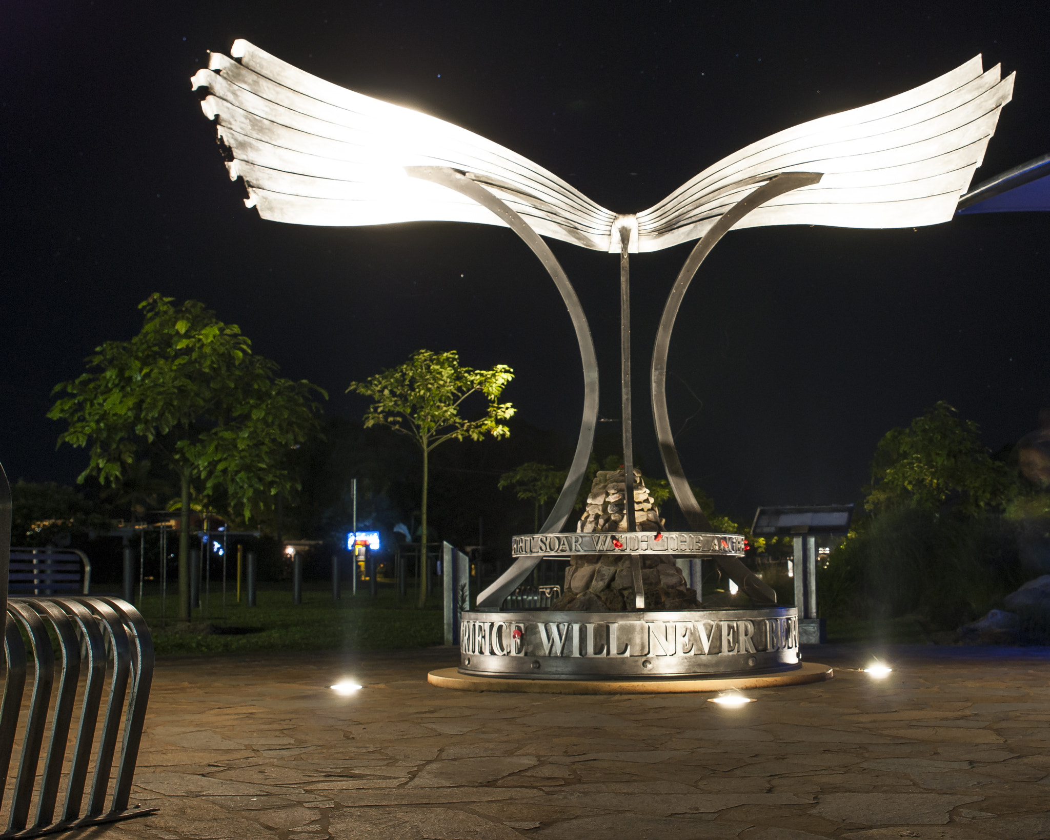 Sony Alpha DSLR-A350 + 24-70mm F2.8-2.8 SSM sample photo. Avenue of honour 4, yungaburra nq photography