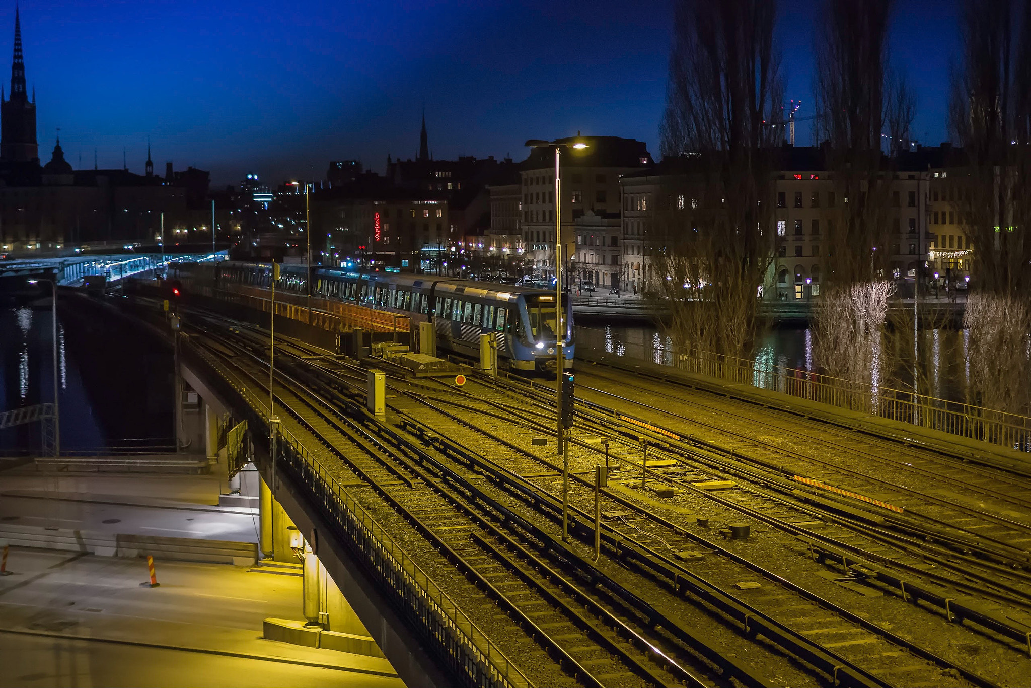 Olympus OM-D E-M10 + Olympus M.Zuiko Digital 25mm F1.8 sample photo. Slussen, stockholm photography