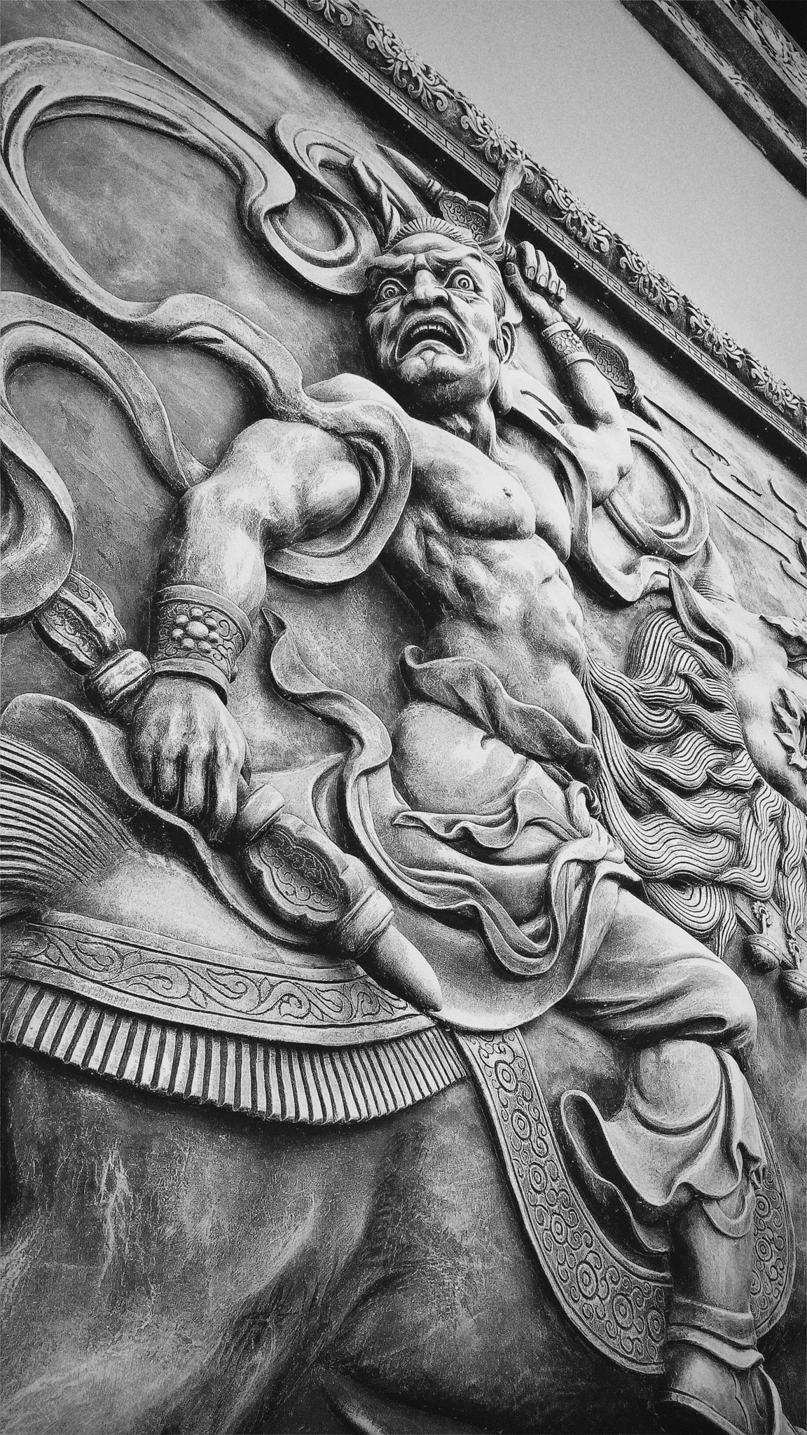 Hipstamatic 313 sample photo. Vajra， right side of the temple gate photography