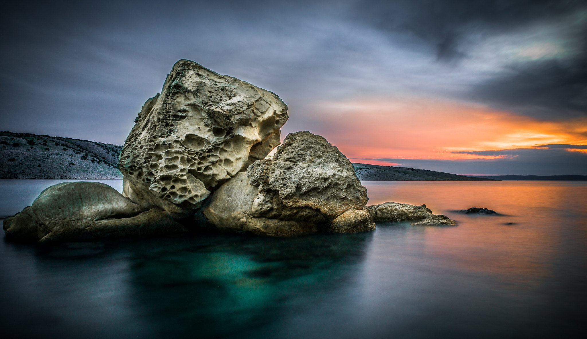 Nikon D800 + Nikon AF Nikkor 24mm F2.8D sample photo. The lonely rock photography