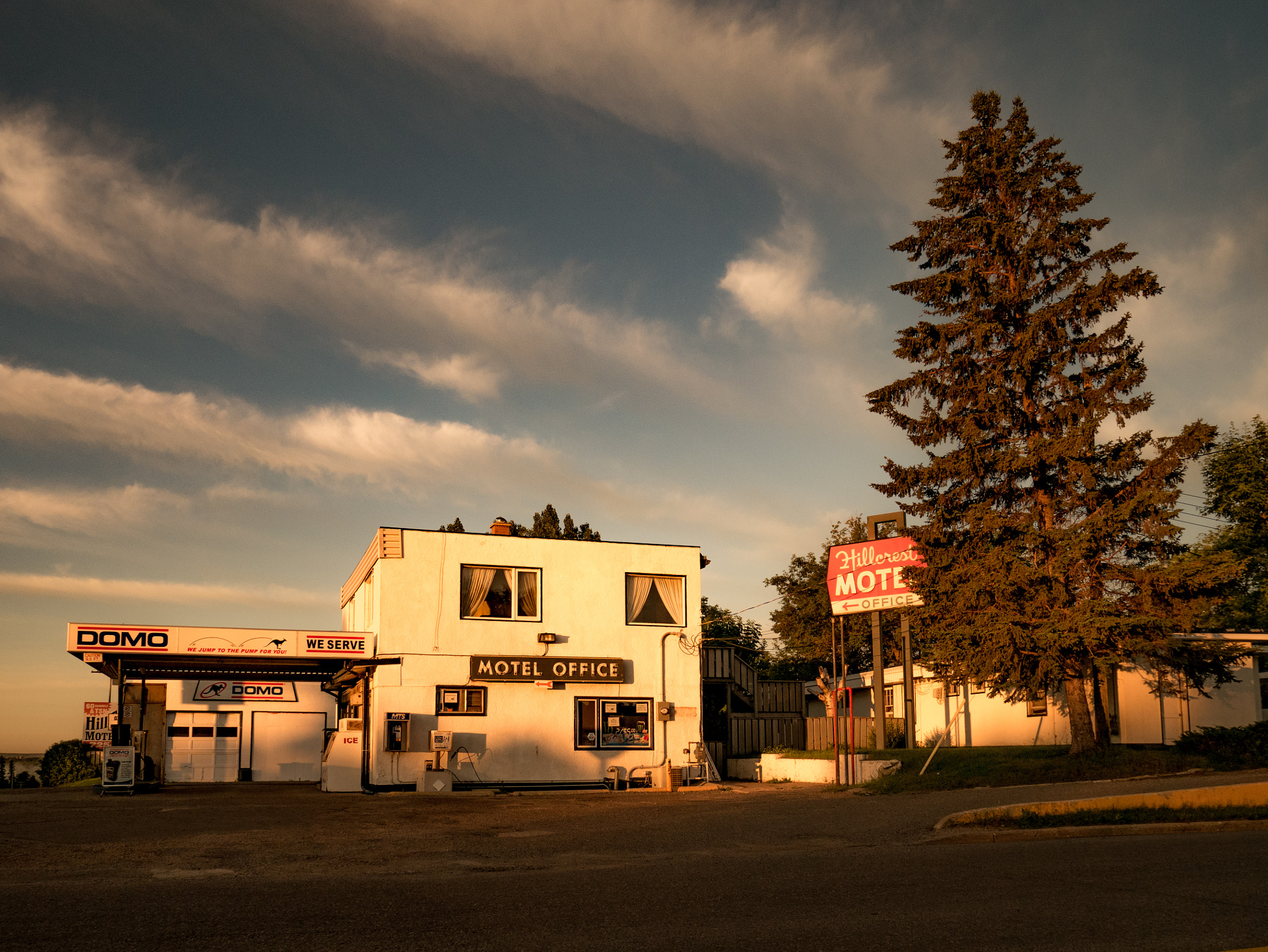 Panasonic Lumix DMC-GF7 sample photo. Hillcrest motel photography