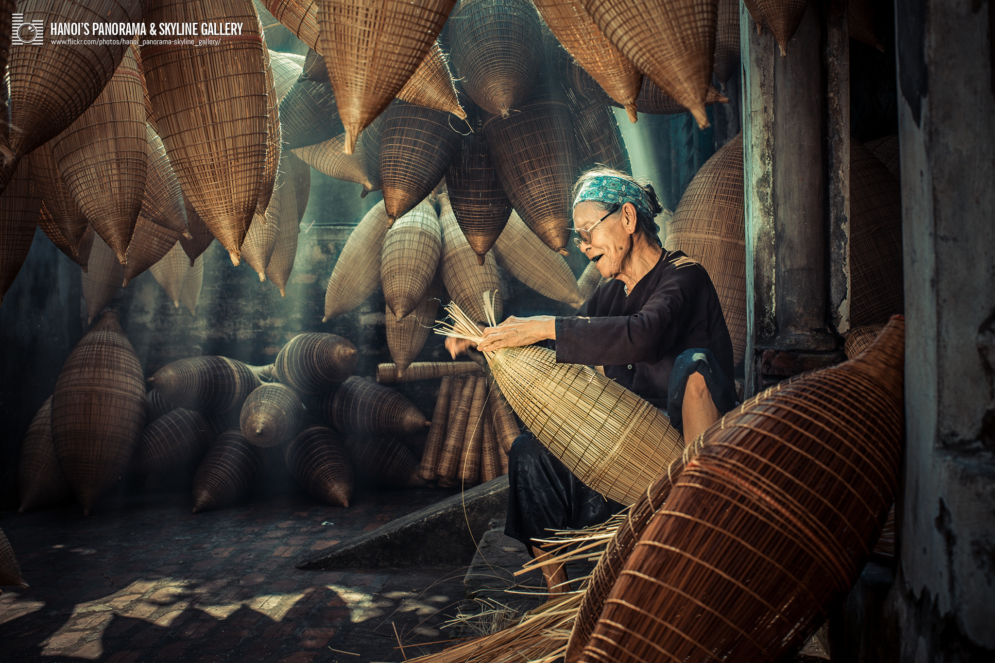 ZEISS Planar T* 50mm F1.4 sample photo. Old woman making catch fish tool photography
