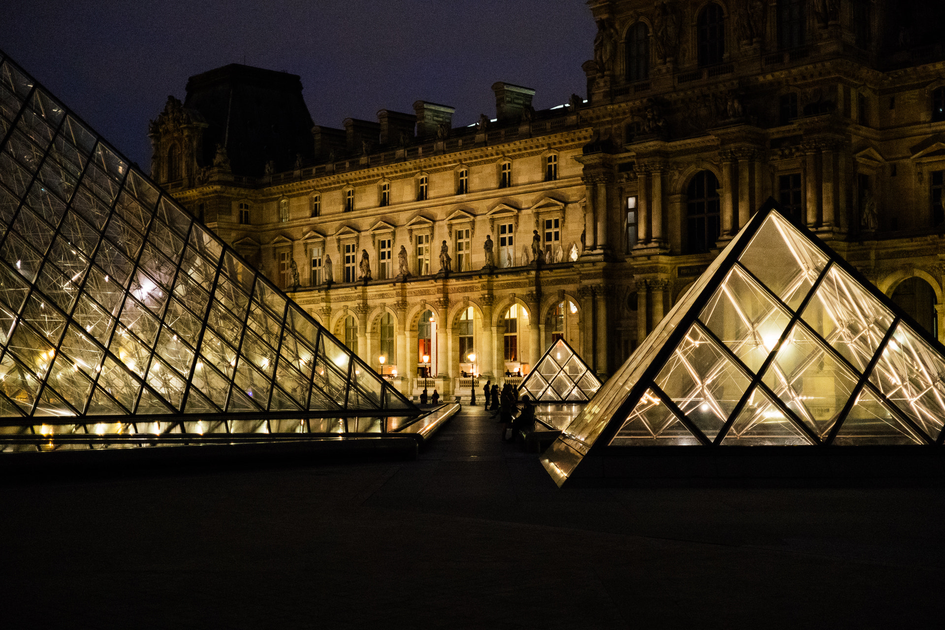 Sony a6300 + E 32mm F1.8 sample photo. Musée du louvre photography