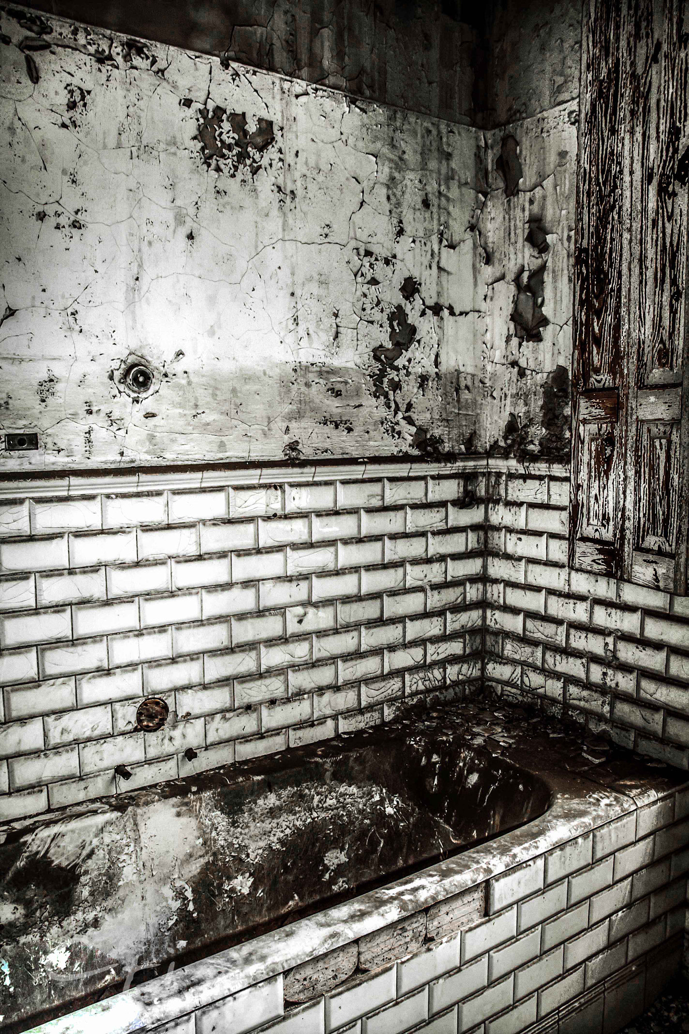Canon EOS 450D (EOS Rebel XSi / EOS Kiss X2) sample photo. Murder house photography
