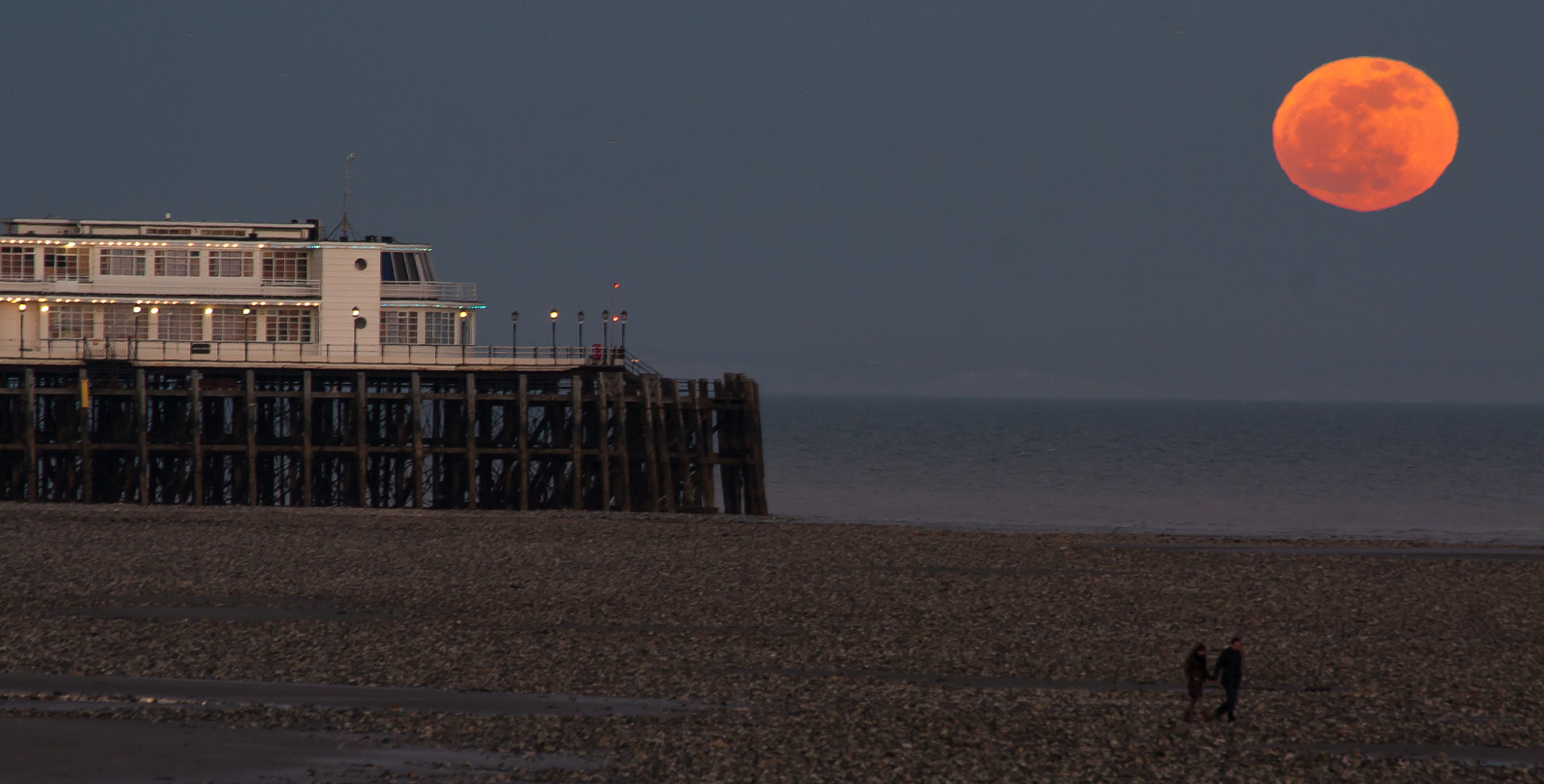 Canon EF 70-300mm F4-5.6 IS USM sample photo. Moon rise photography