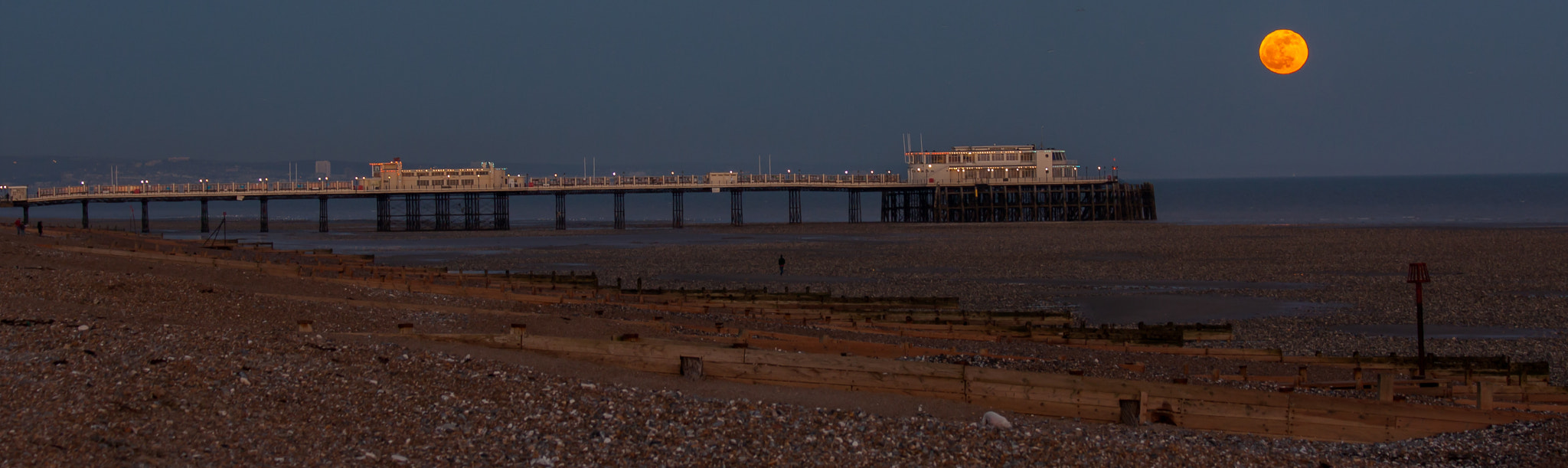 Canon EF 70-300mm F4-5.6 IS USM sample photo. Moon rise photography
