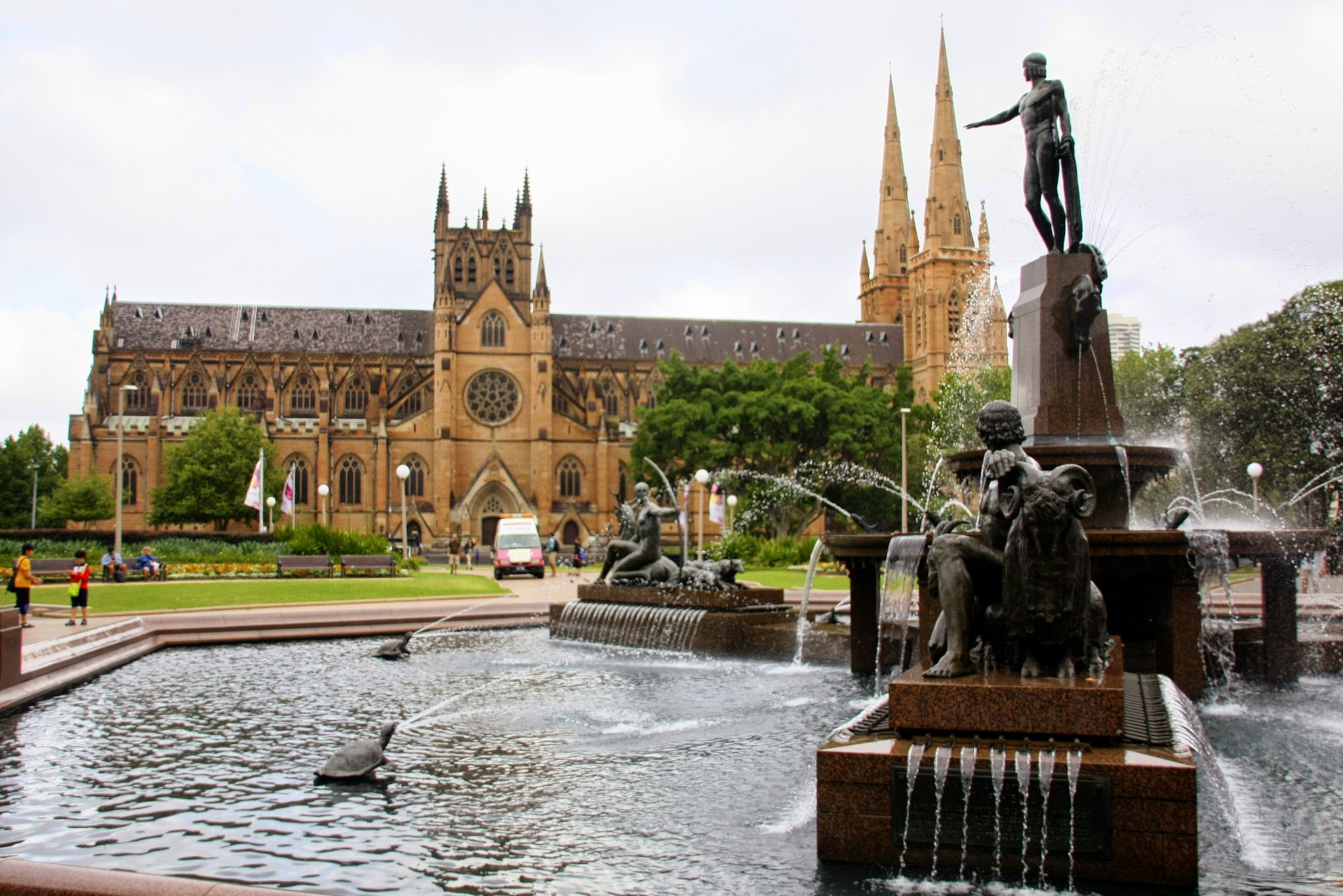 Sigma 18-200mm f/3.5-6.3 DC OS sample photo. Sydney cathedral photography