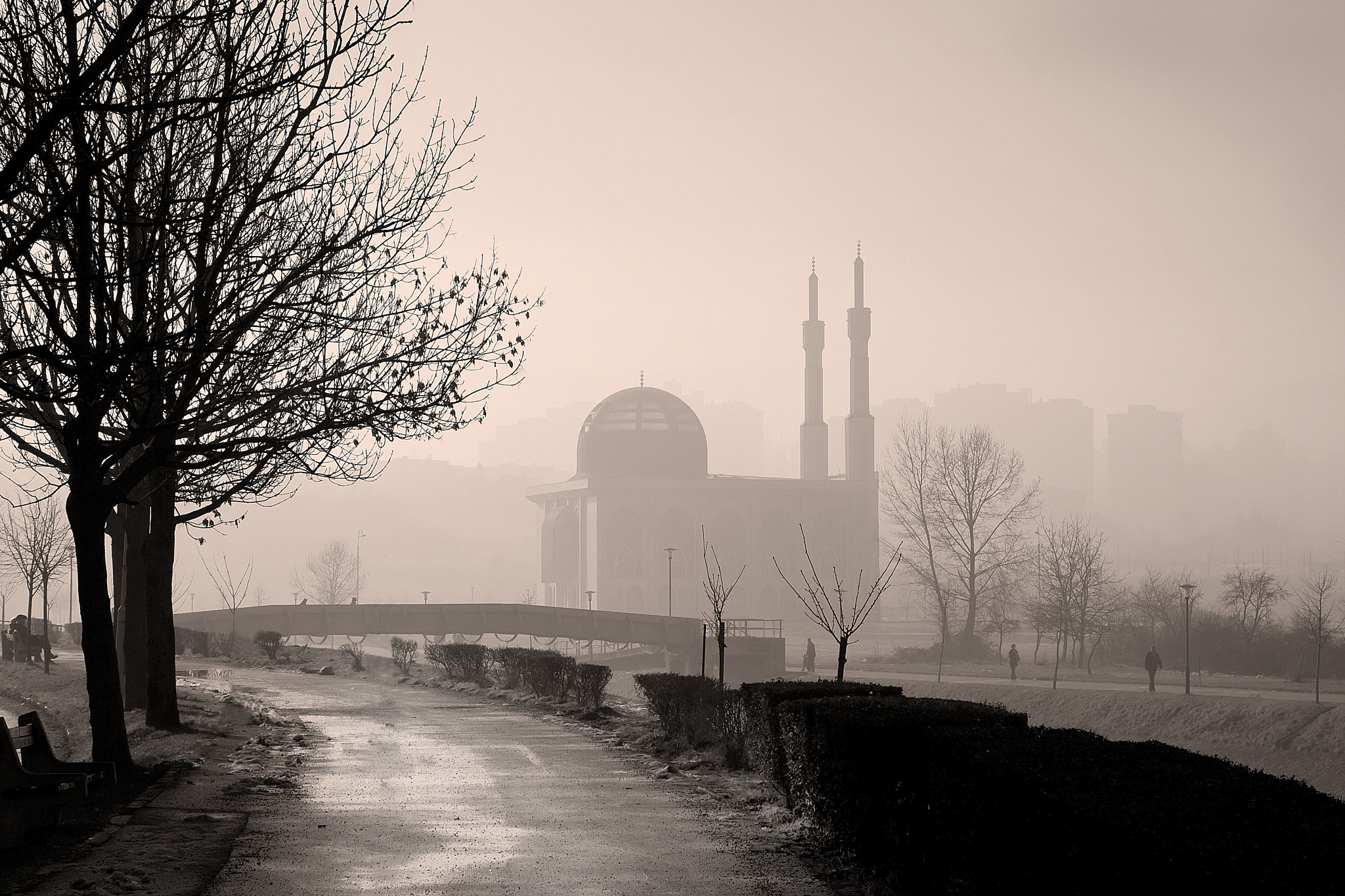 Canon EOS 400D (EOS Digital Rebel XTi / EOS Kiss Digital X) sample photo. Sarajevo mosque at dawn photography