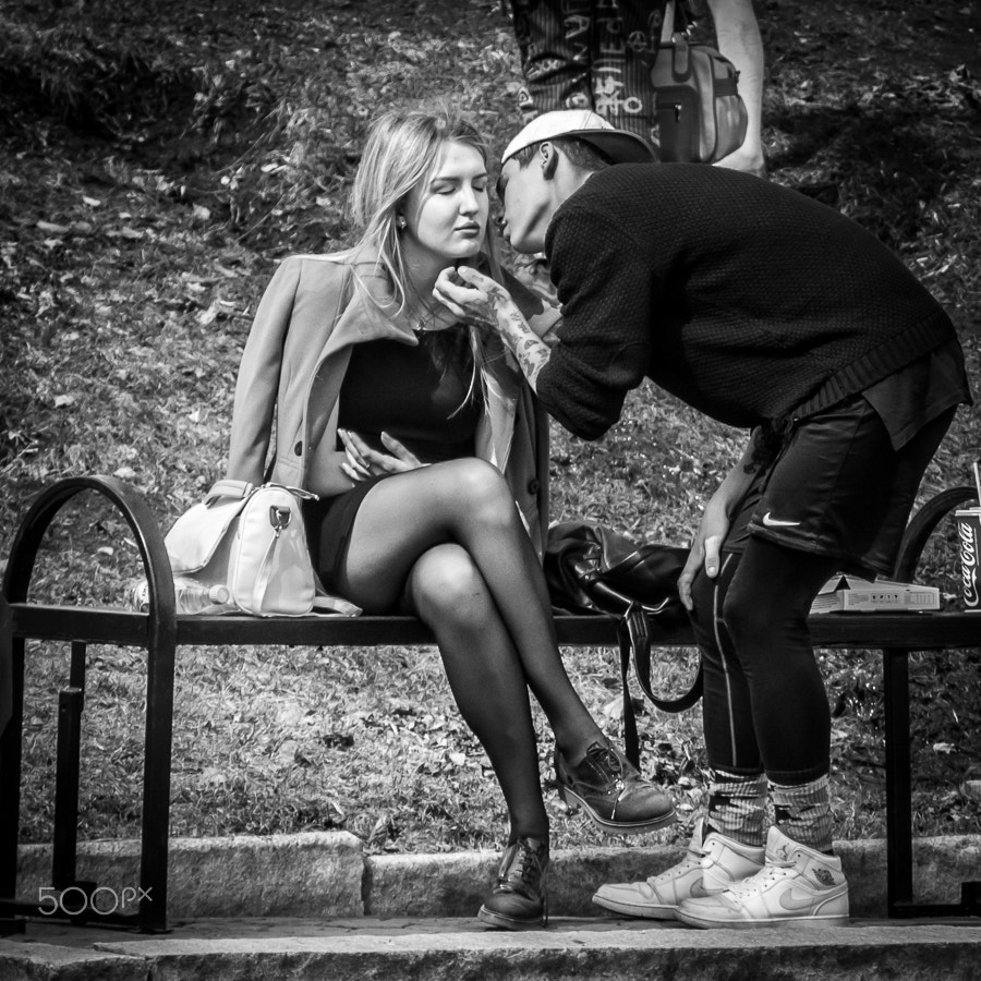 Nikon 1 Nikkor VR 30-110mm F3.8-5.6 sample photo. A sweet kiss photography
