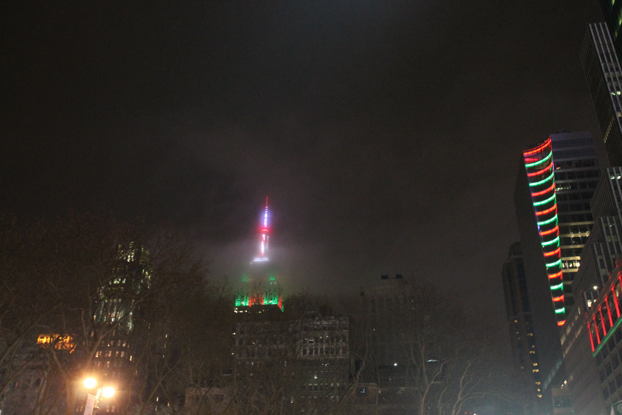 Sigma 10-20mm F3.5 EX DC HSM sample photo. Christmas empire state bldg photography