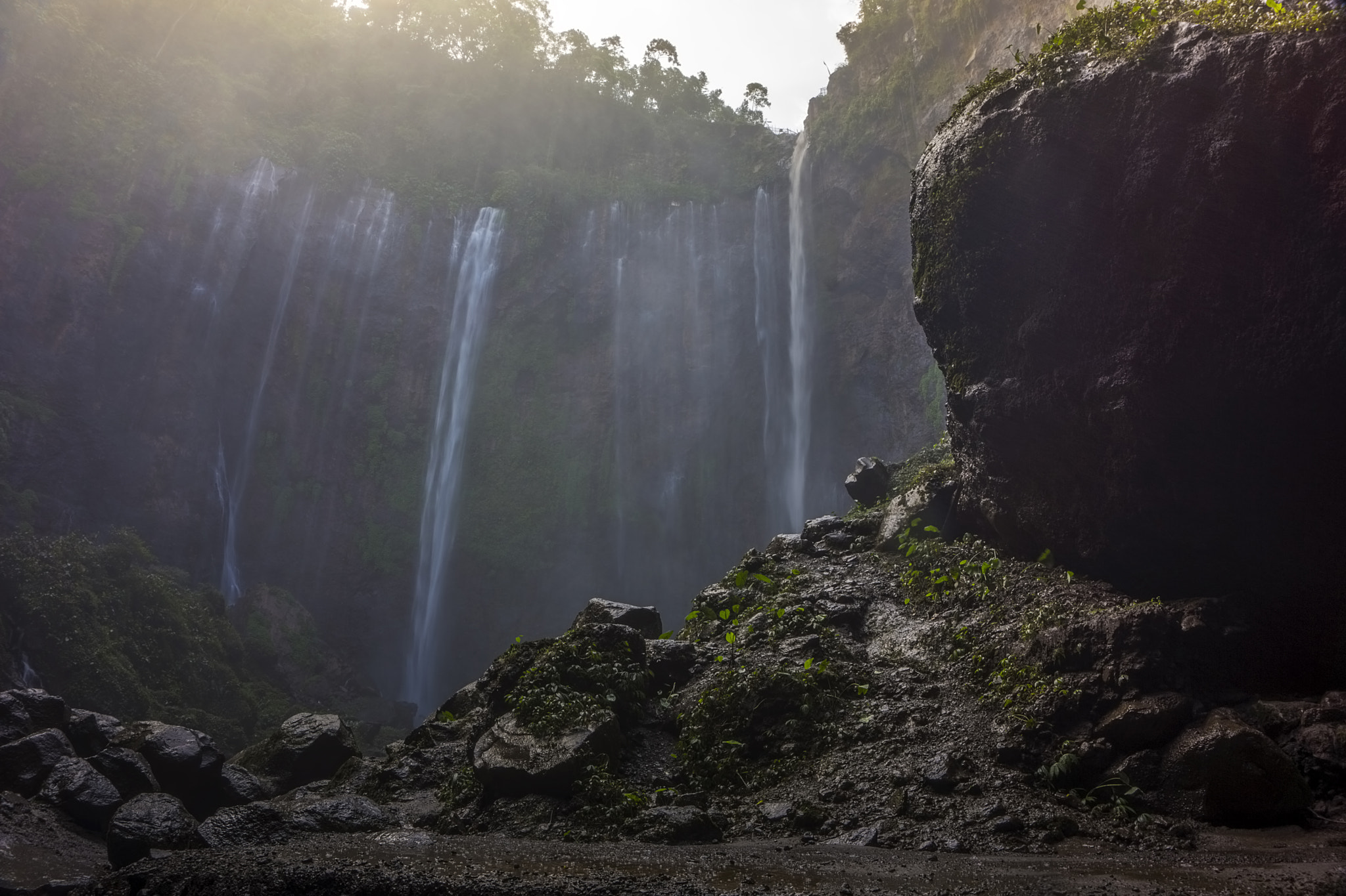 Sony Alpha NEX-7 + Sony E 16-50mm F3.5-5.6 PZ OSS sample photo. Heavenly shower photography