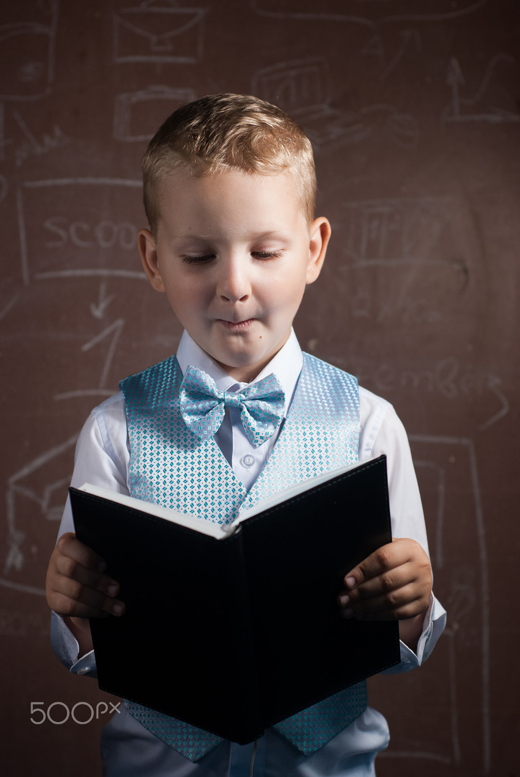 Nikon D80 + AF Nikkor 50mm f/1.8 N sample photo. Little schoolboy with blond hair in a nice suit, photography